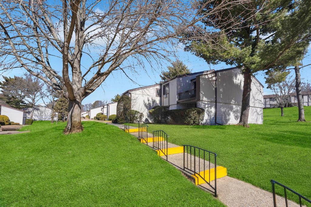 77 Richmond Boulevard 3a Property Photo 3