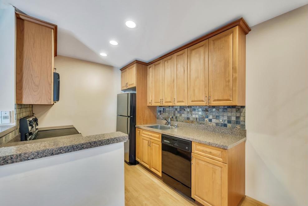77 Richmond Boulevard 3a Property Photo 8