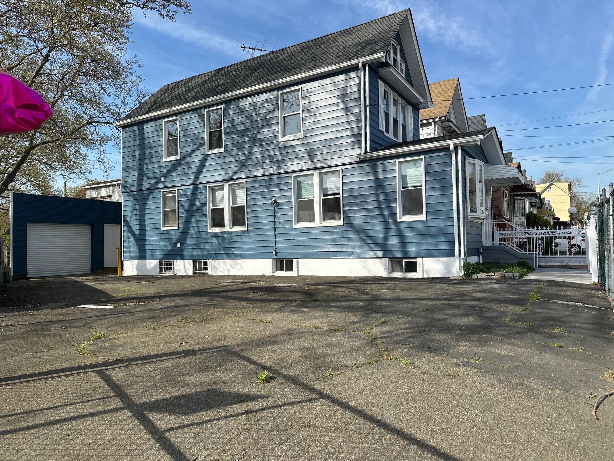 138-01 107 Avenue Property Photo 2