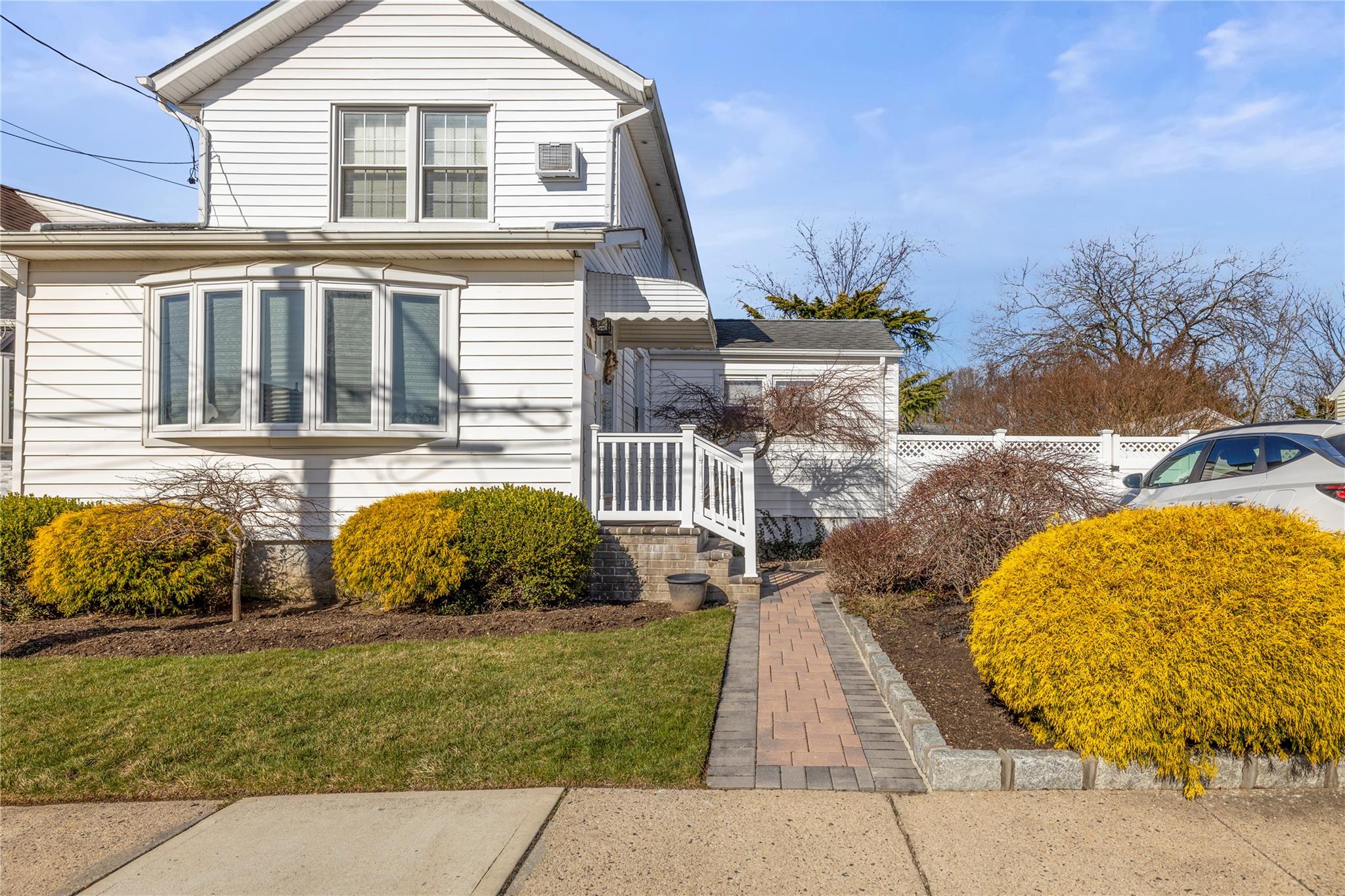 724 Thrush Avenue Property Photo