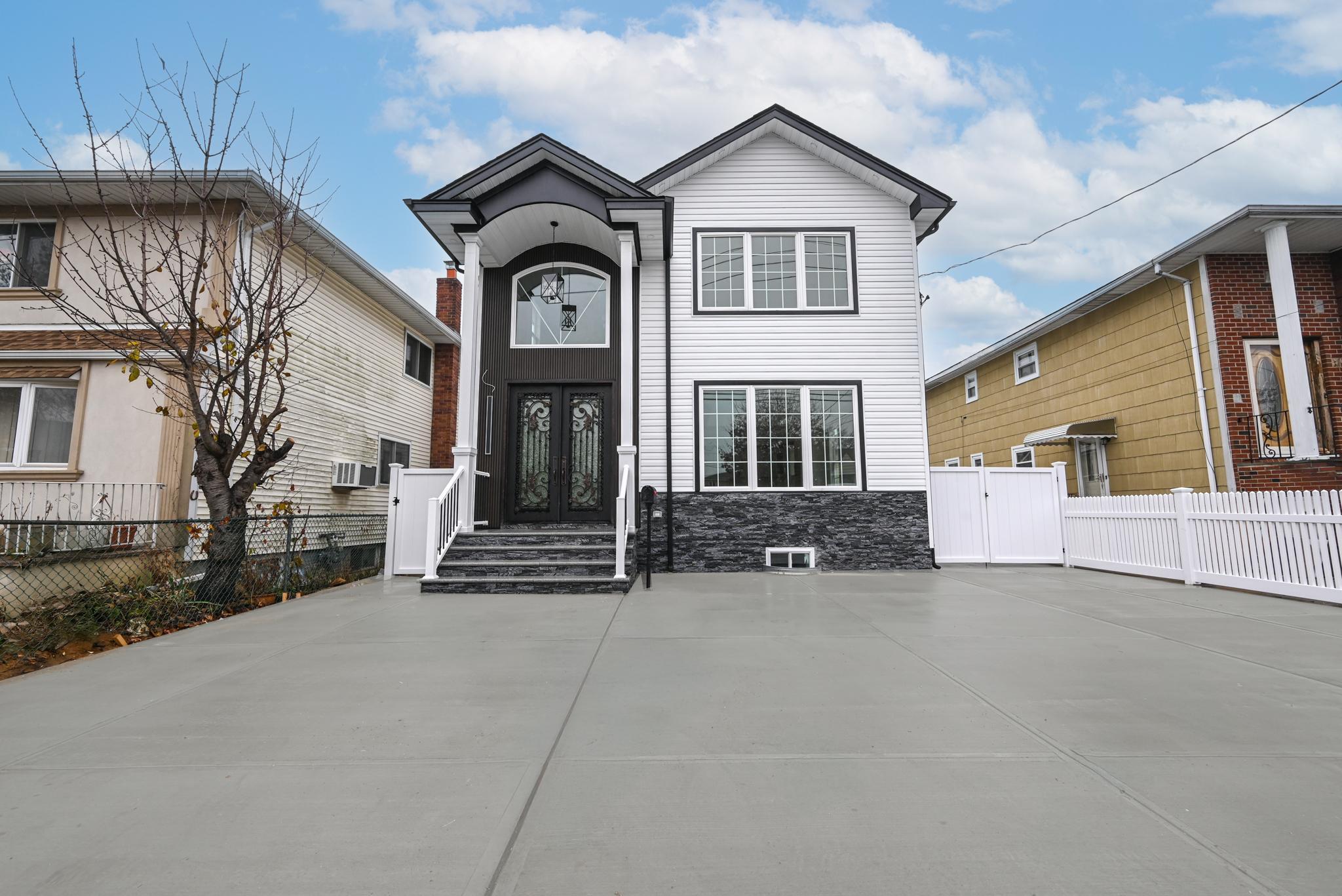 118 Clement Avenue Property Photo