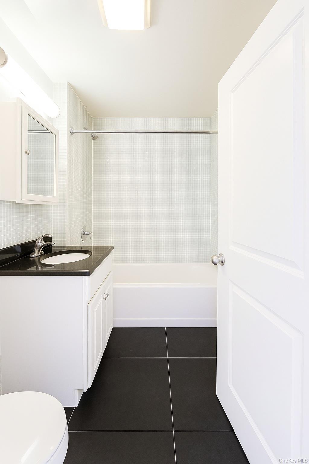 60-70 Woodhaven Boulevard 3a Property Photo 8