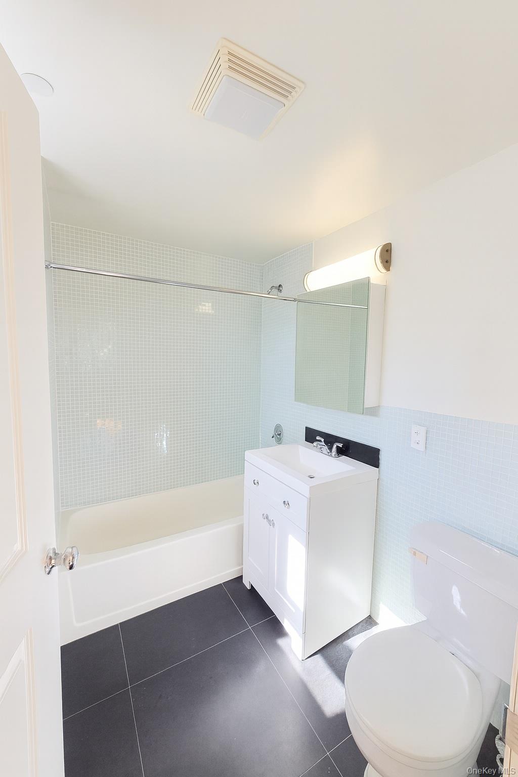 60-70 Woodhaven Boulevard 3a Property Photo 9