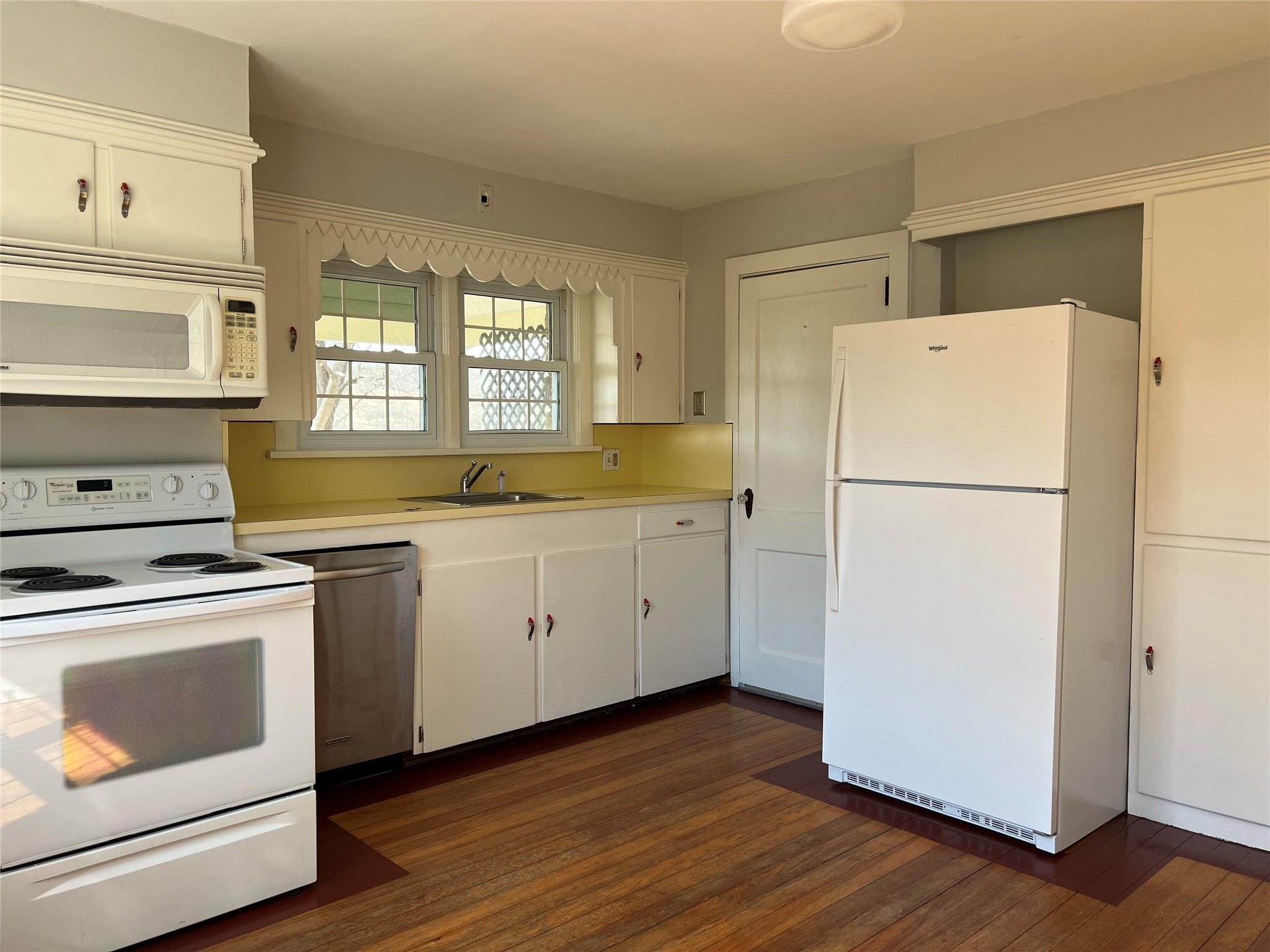 9 Little York Road Property Photo 2
