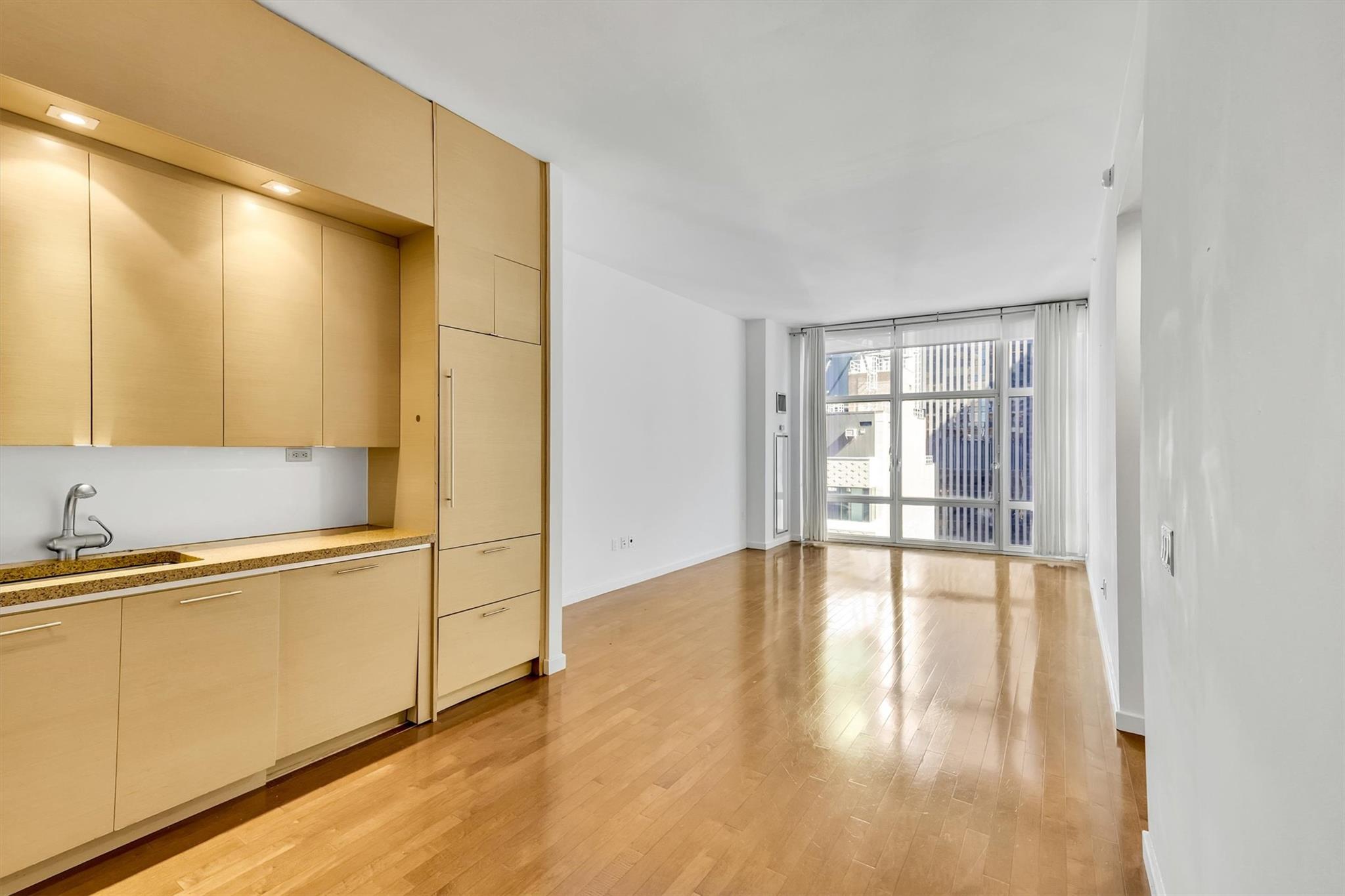 1600 Broadway 21g Property Photo 4