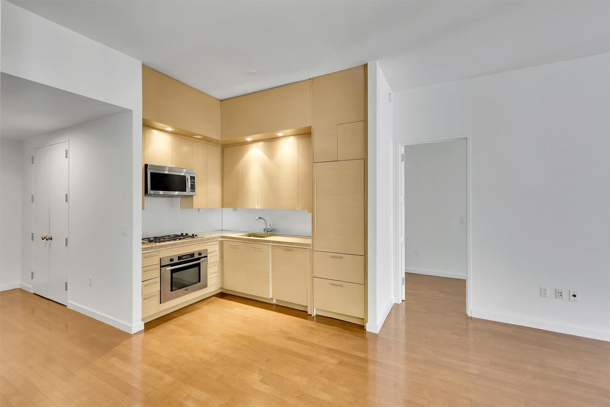1600 Broadway 21g Property Photo 6