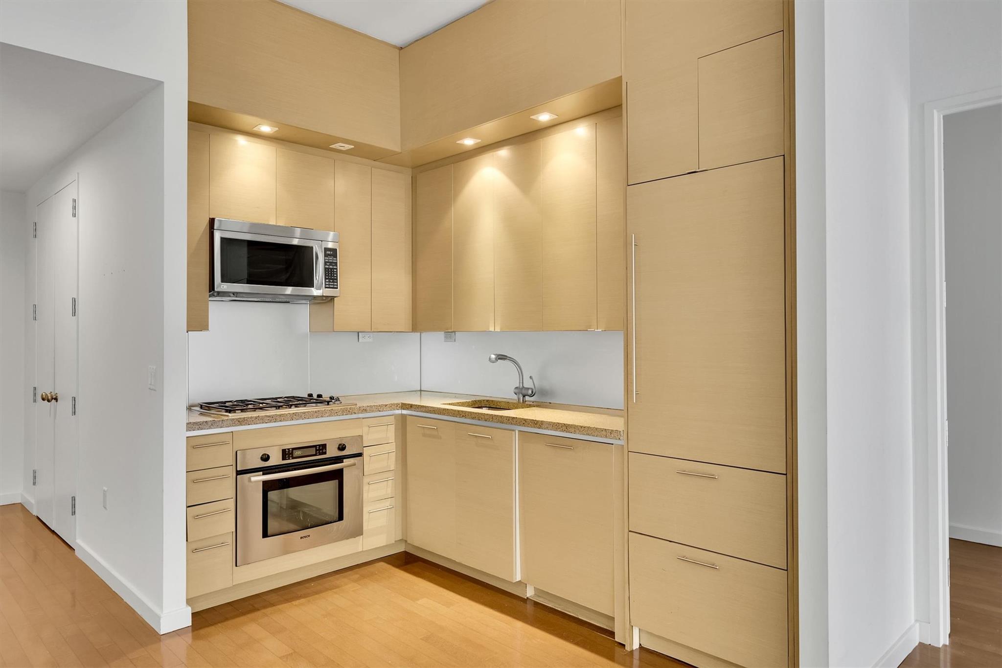 1600 Broadway 21g Property Photo 7
