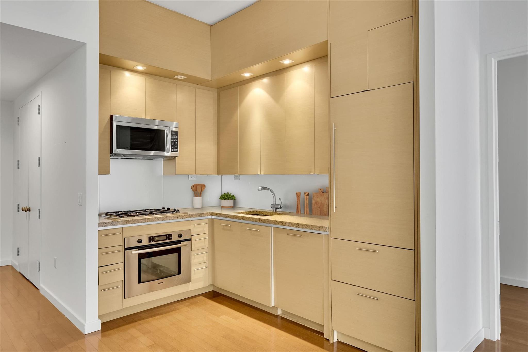 1600 Broadway 21g Property Photo 8