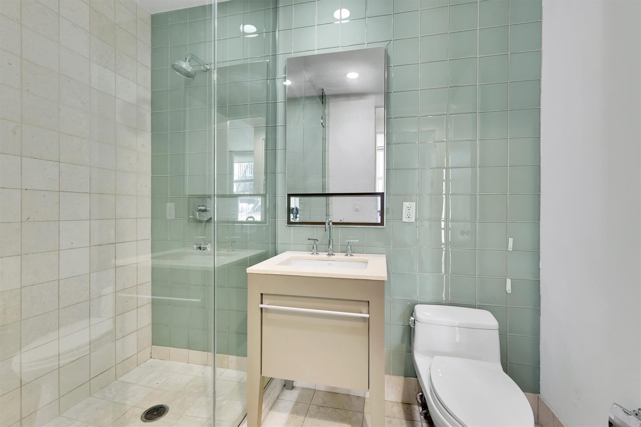 1600 Broadway 21g Property Photo 14