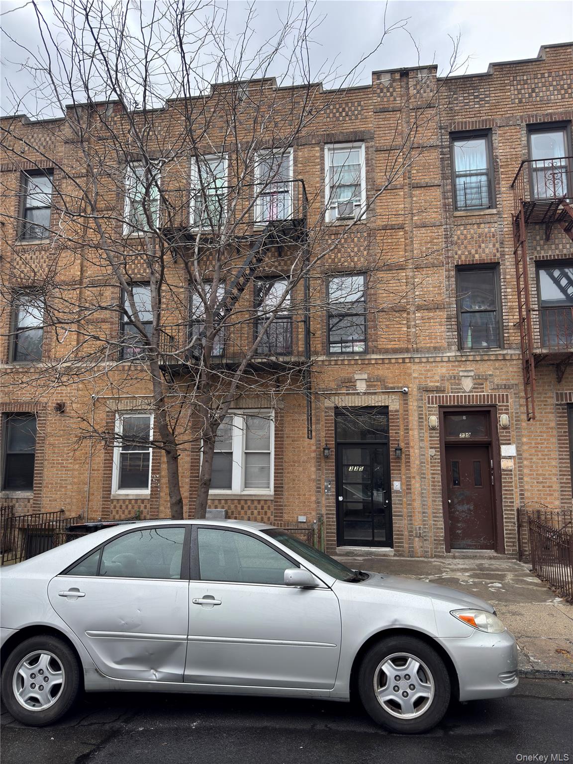 335 E 34th Street Property Photo 1