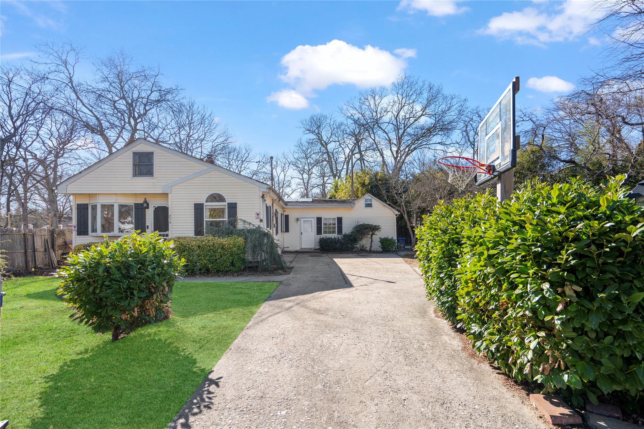 254 Laurelton Drive Property Photo