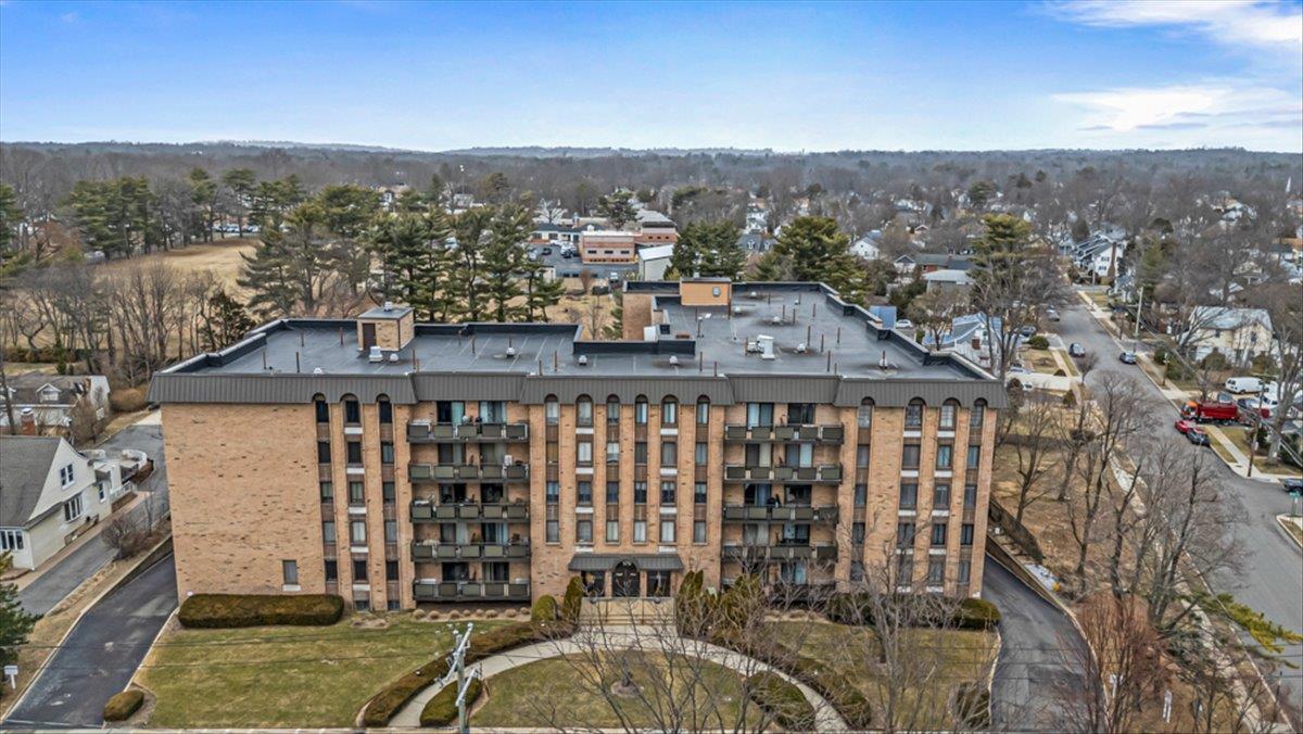 175 Maple Avenue 1e Property Photo