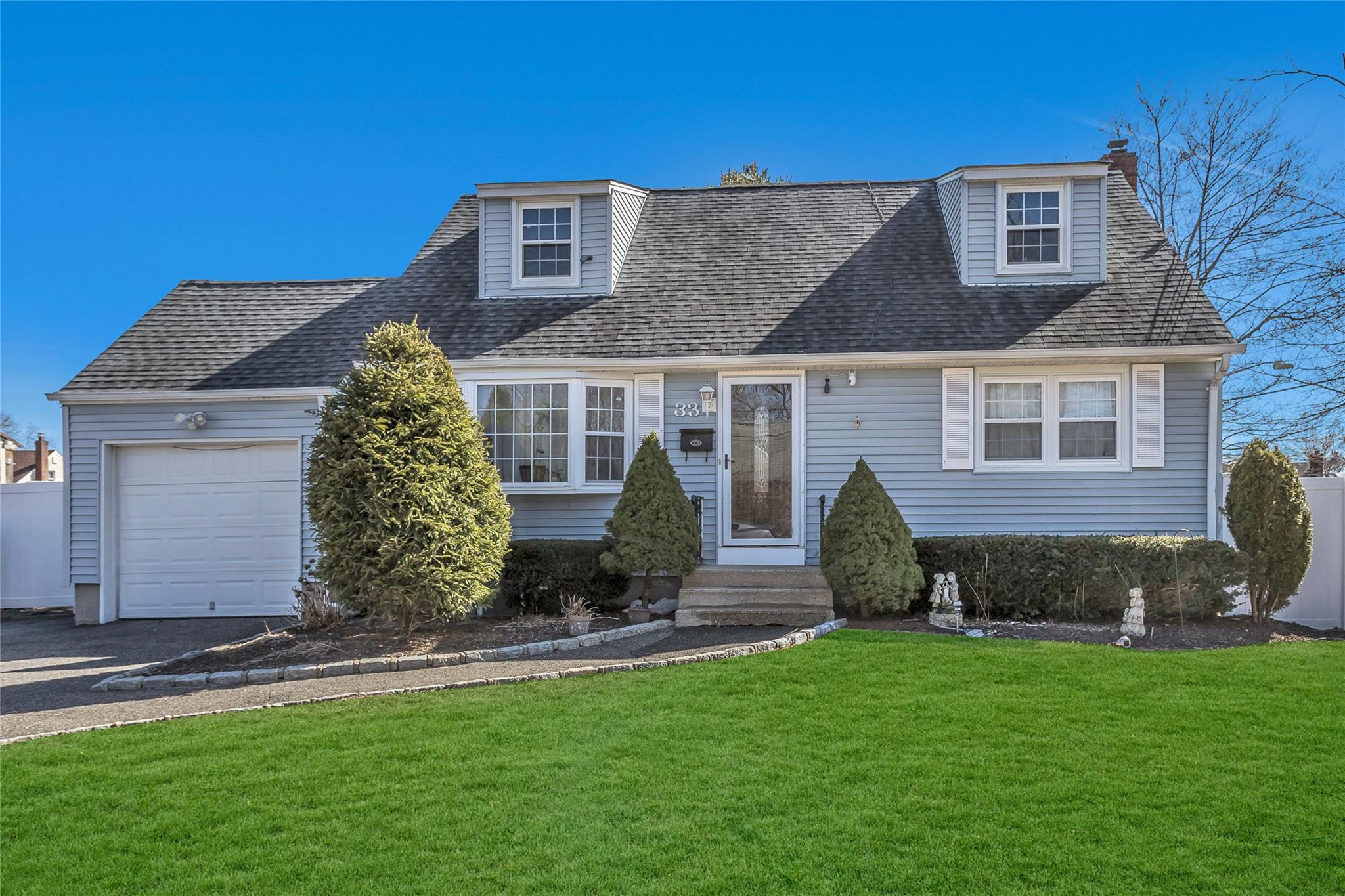 33 Hilliard Avenue Property Photo