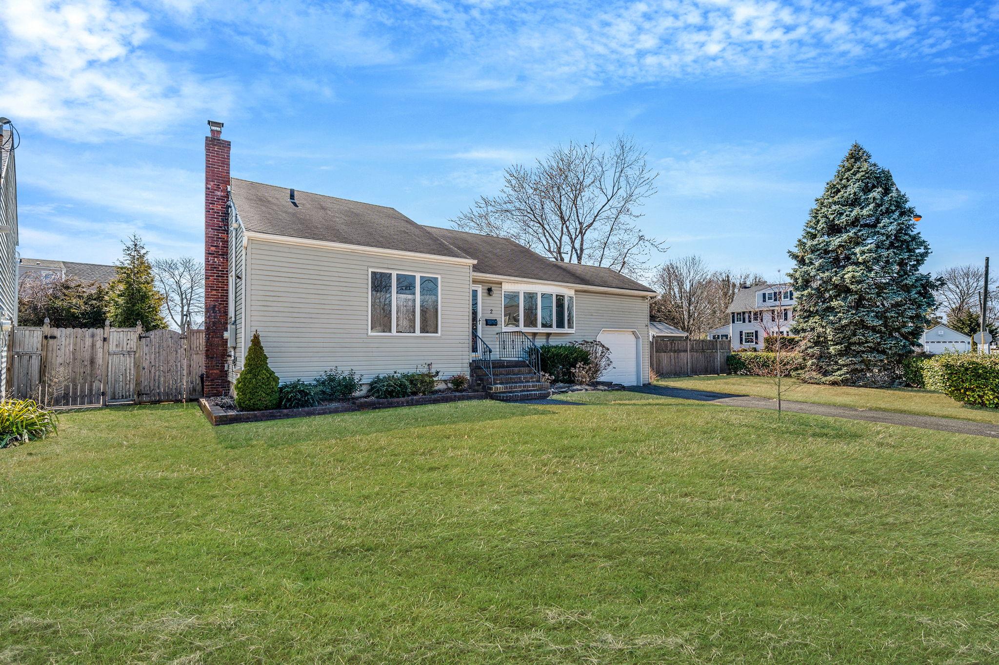 2 Lewis Circle Property Photo 2