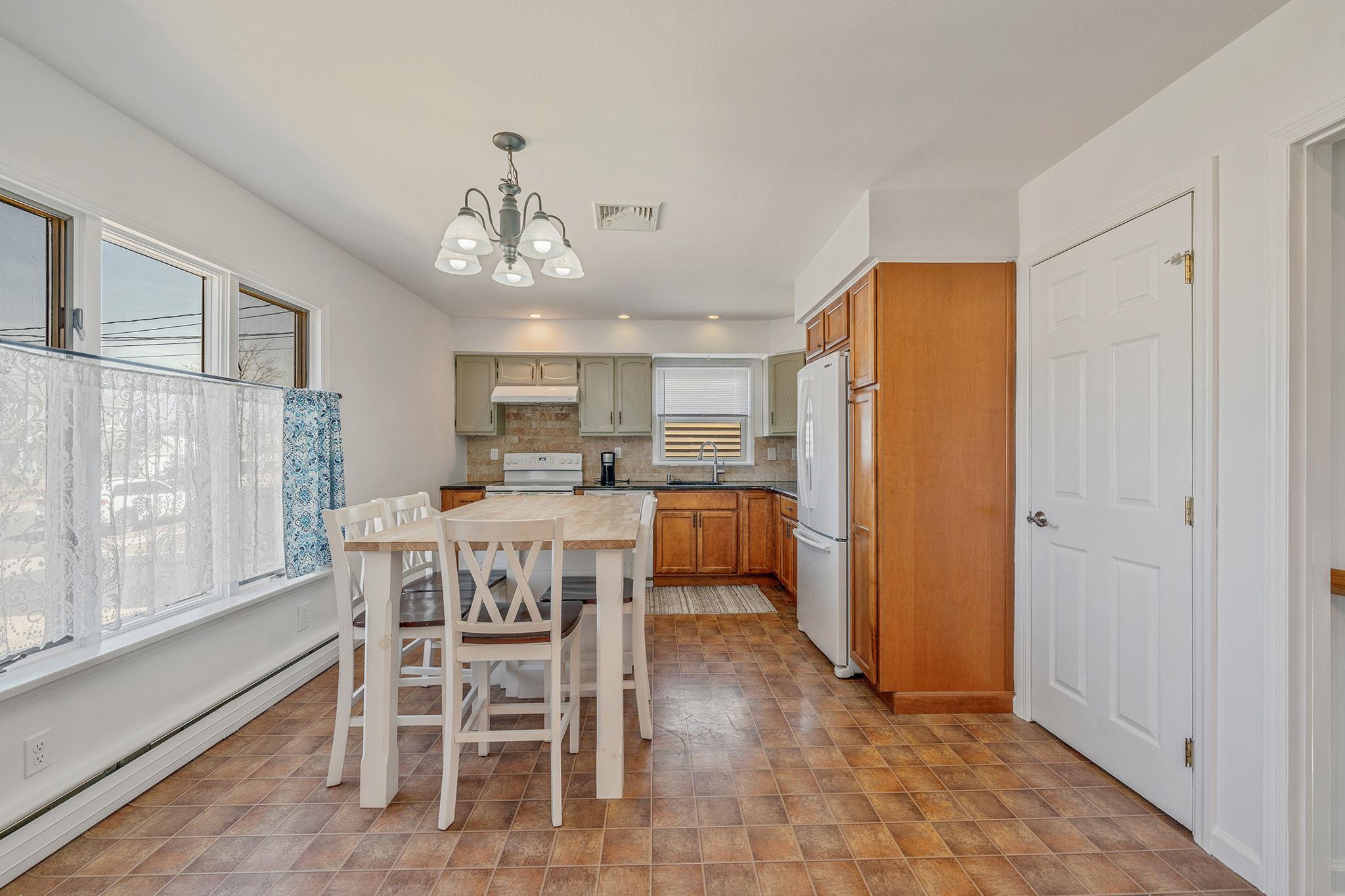 2 Lewis Circle Property Photo 4