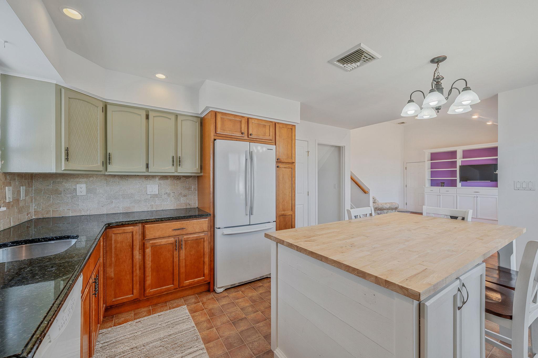 2 Lewis Circle Property Photo 6