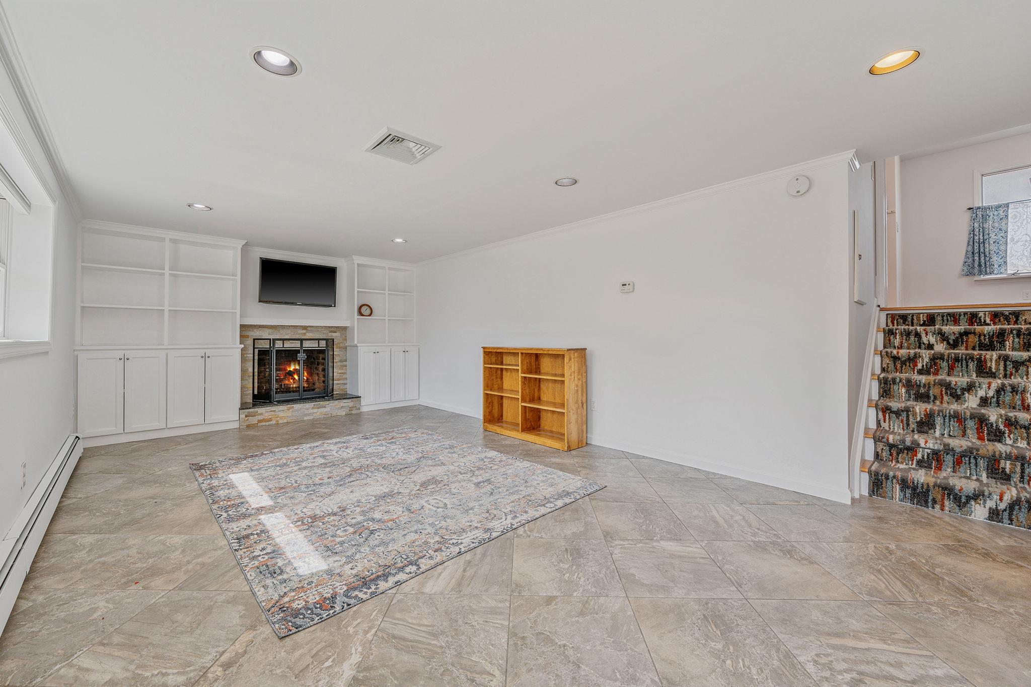 2 Lewis Circle Property Photo 7