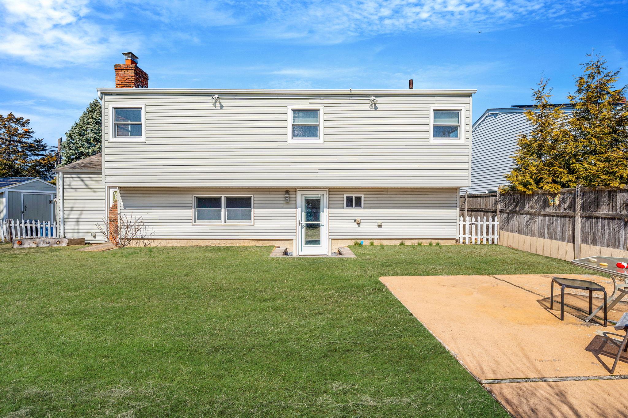2 Lewis Circle Property Photo 16