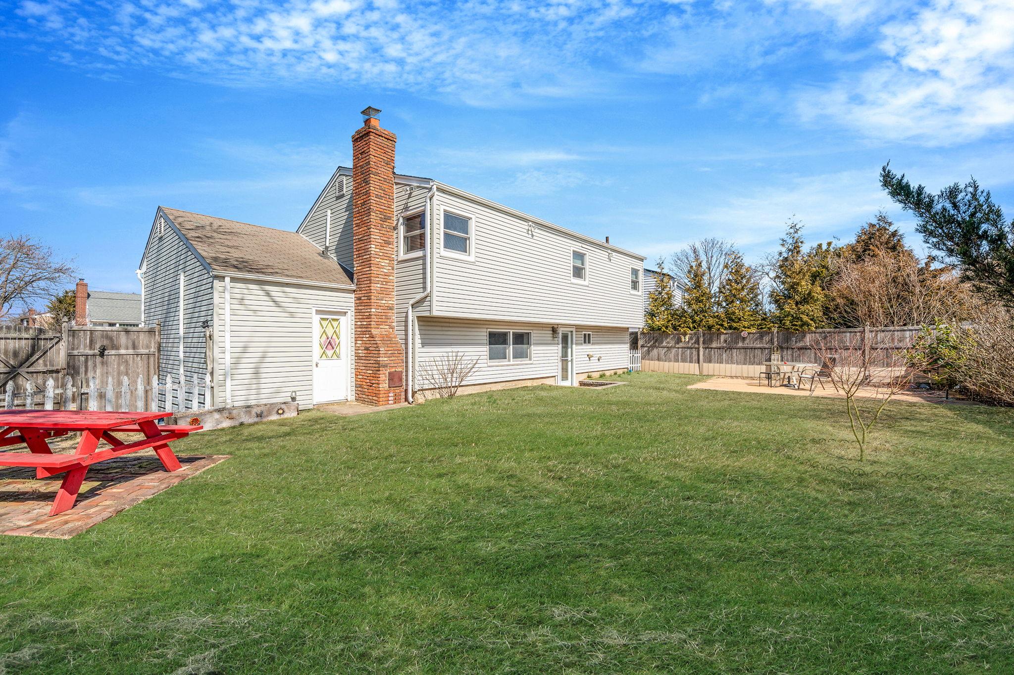 2 Lewis Circle Property Photo 17