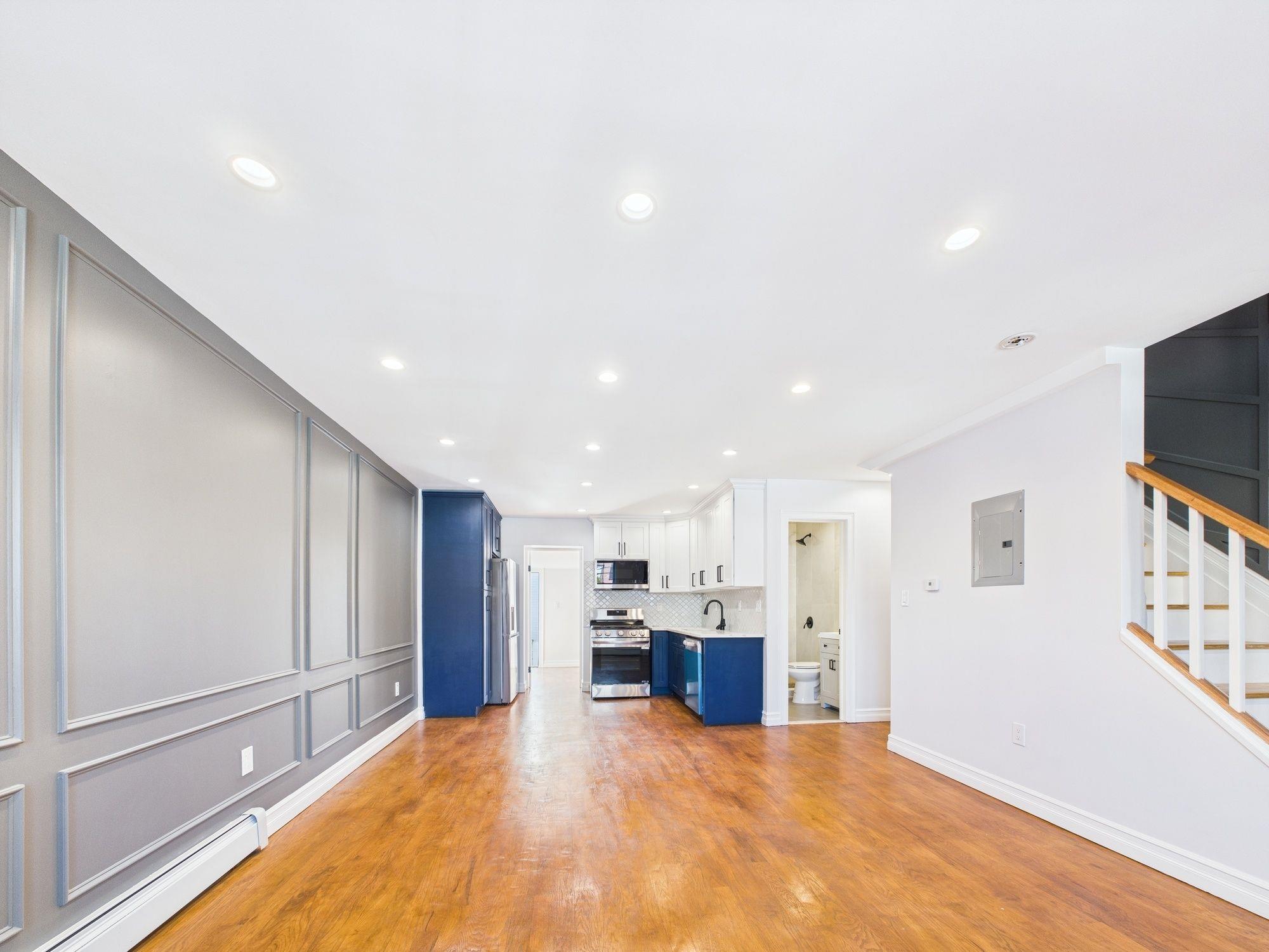 1112 E 213th Street Property Photo 3