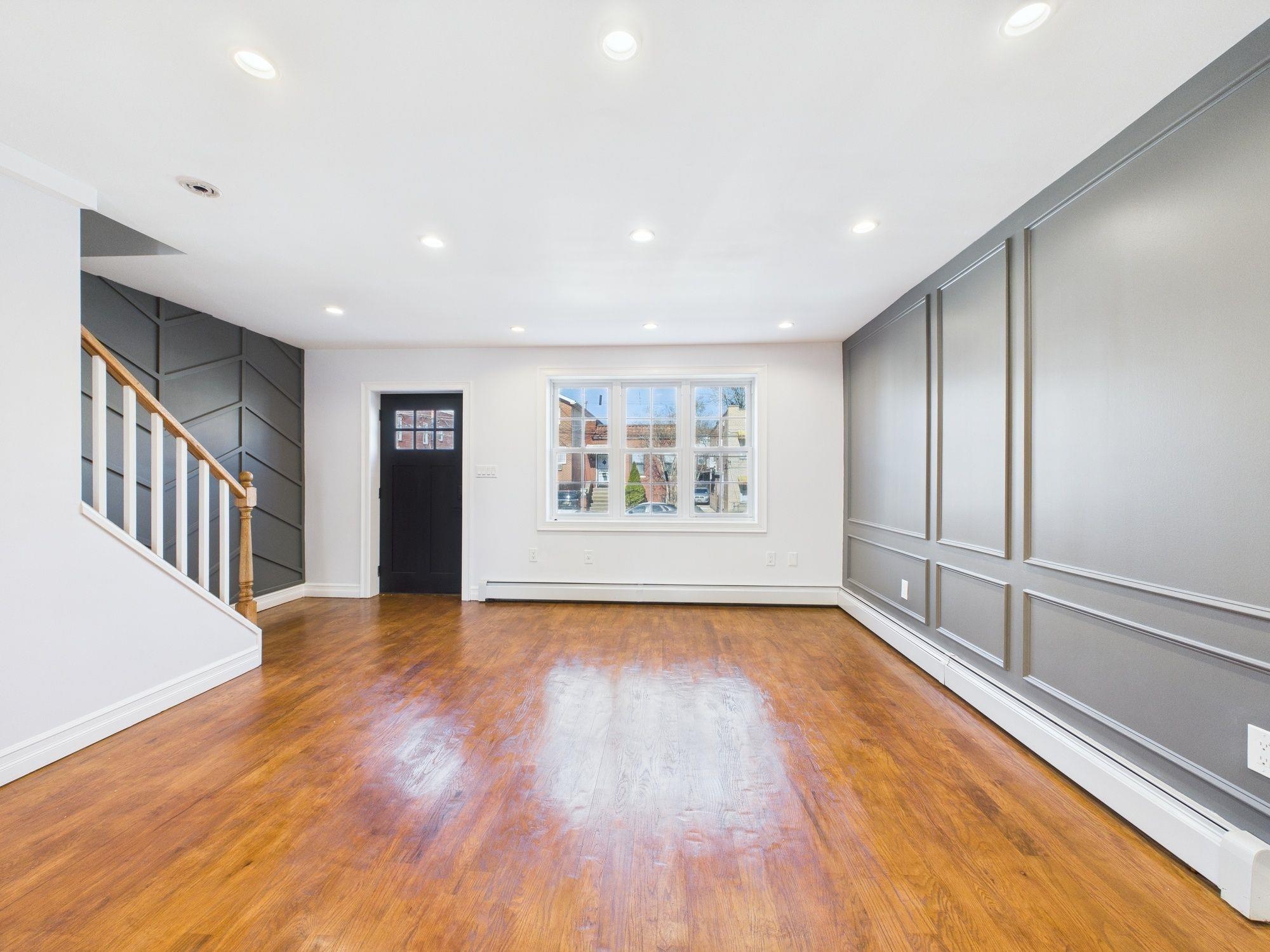 1112 E 213th Street Property Photo 5