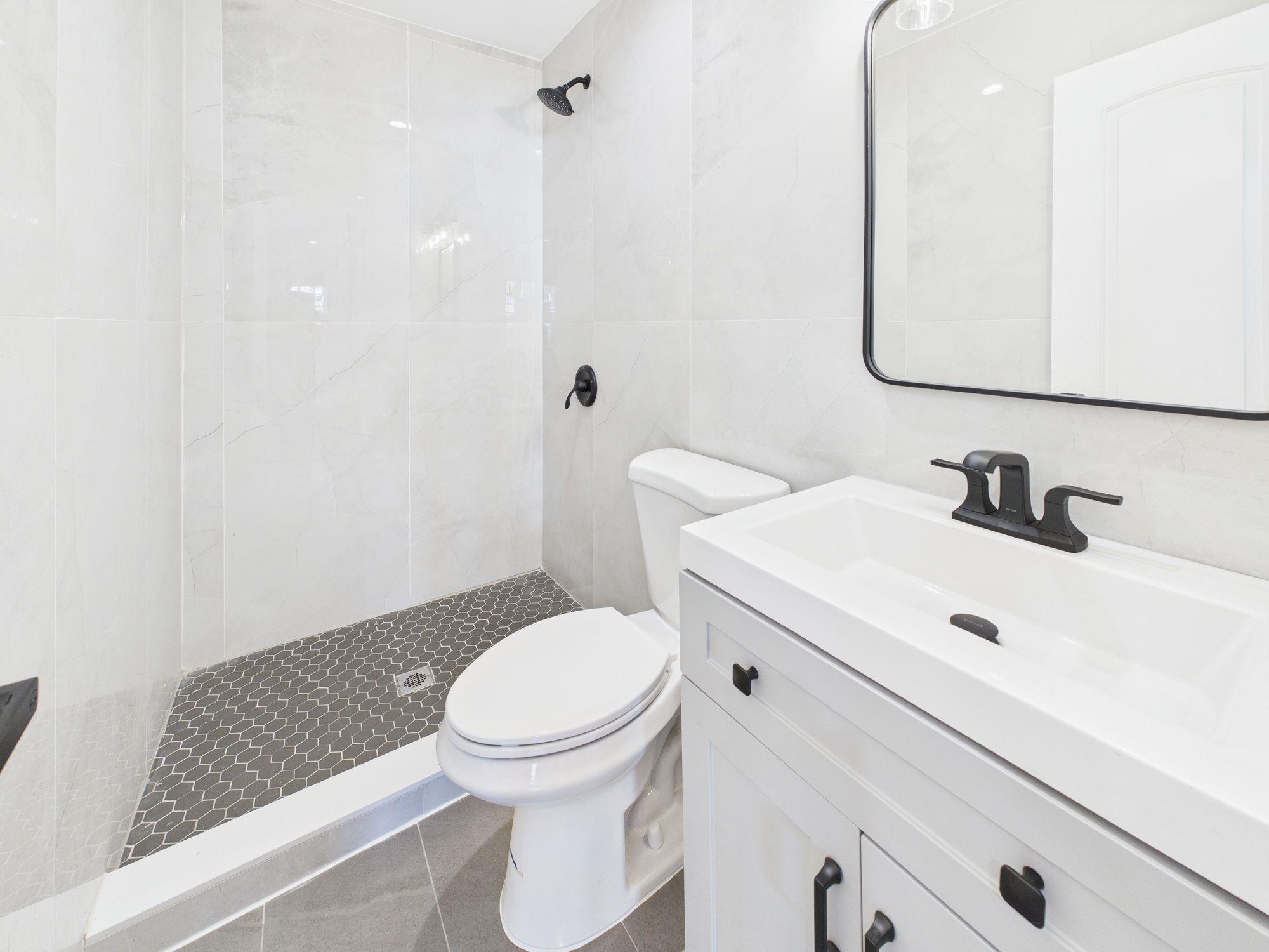 1112 E 213th Street Property Photo 10