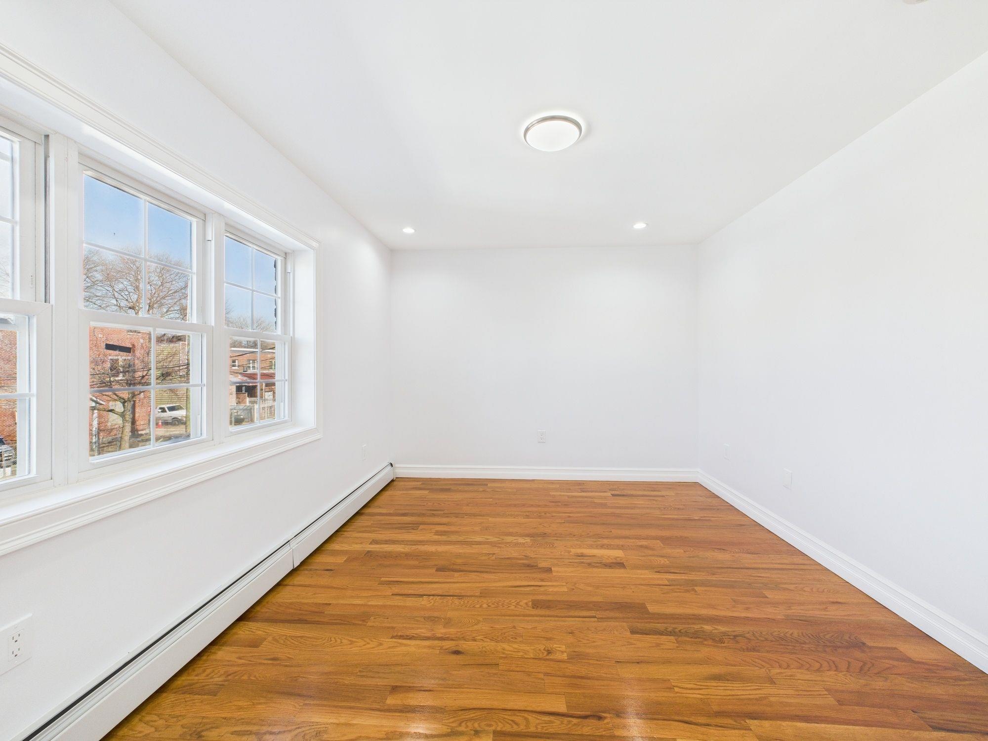 1112 E 213th Street Property Photo 16