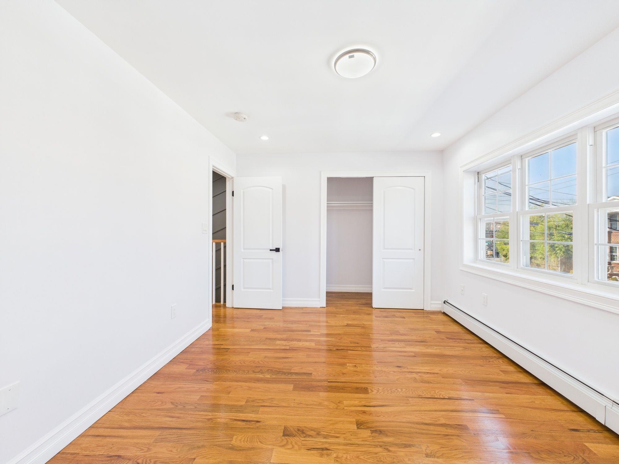 1112 E 213th Street Property Photo 17