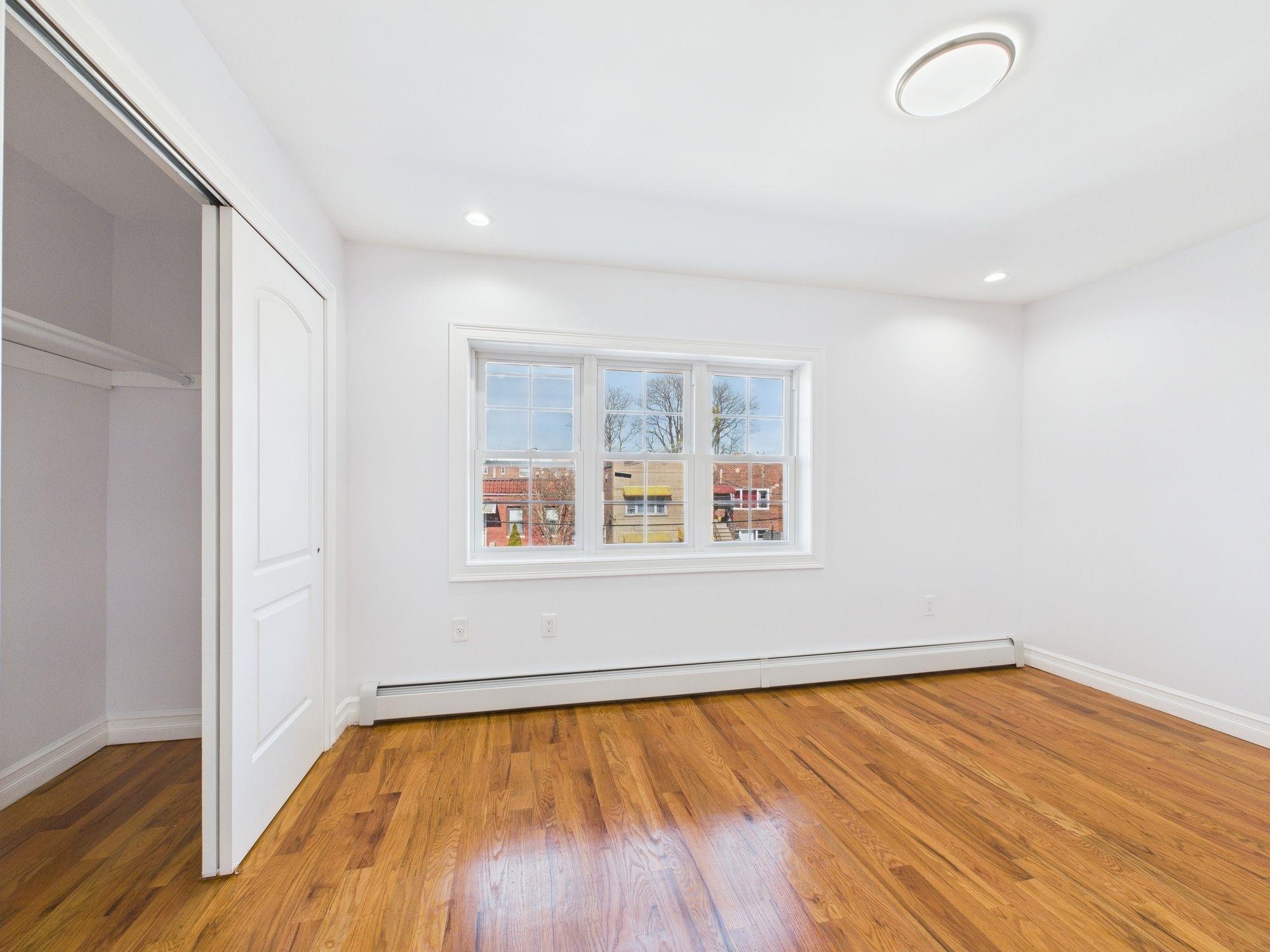 1112 E 213th Street Property Photo 18