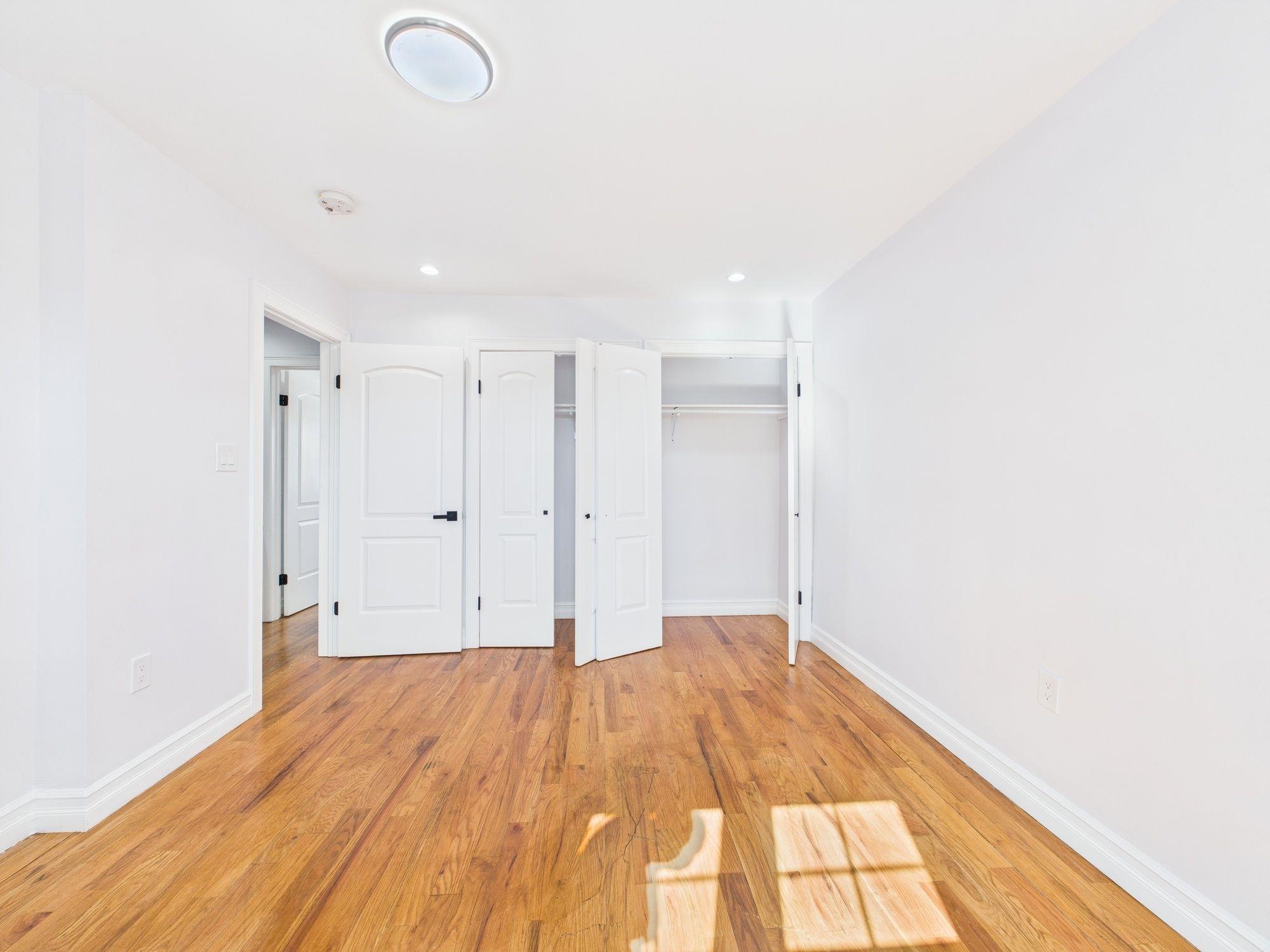 1112 E 213th Street Property Photo 20