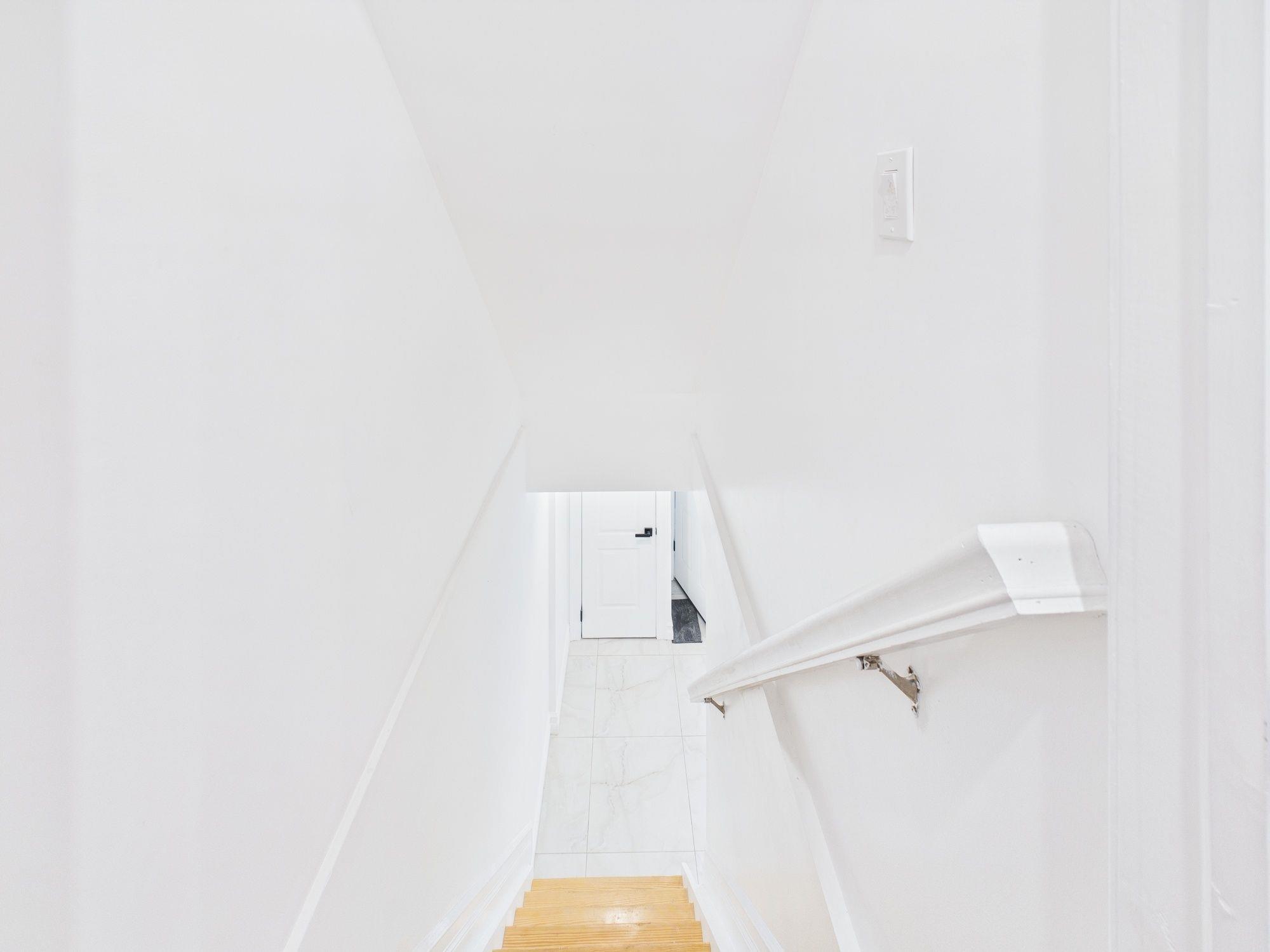 1112 E 213th Street Property Photo 22
