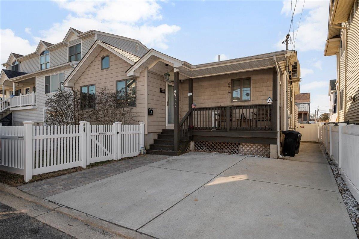 837 Arctic Street Property Photo 1