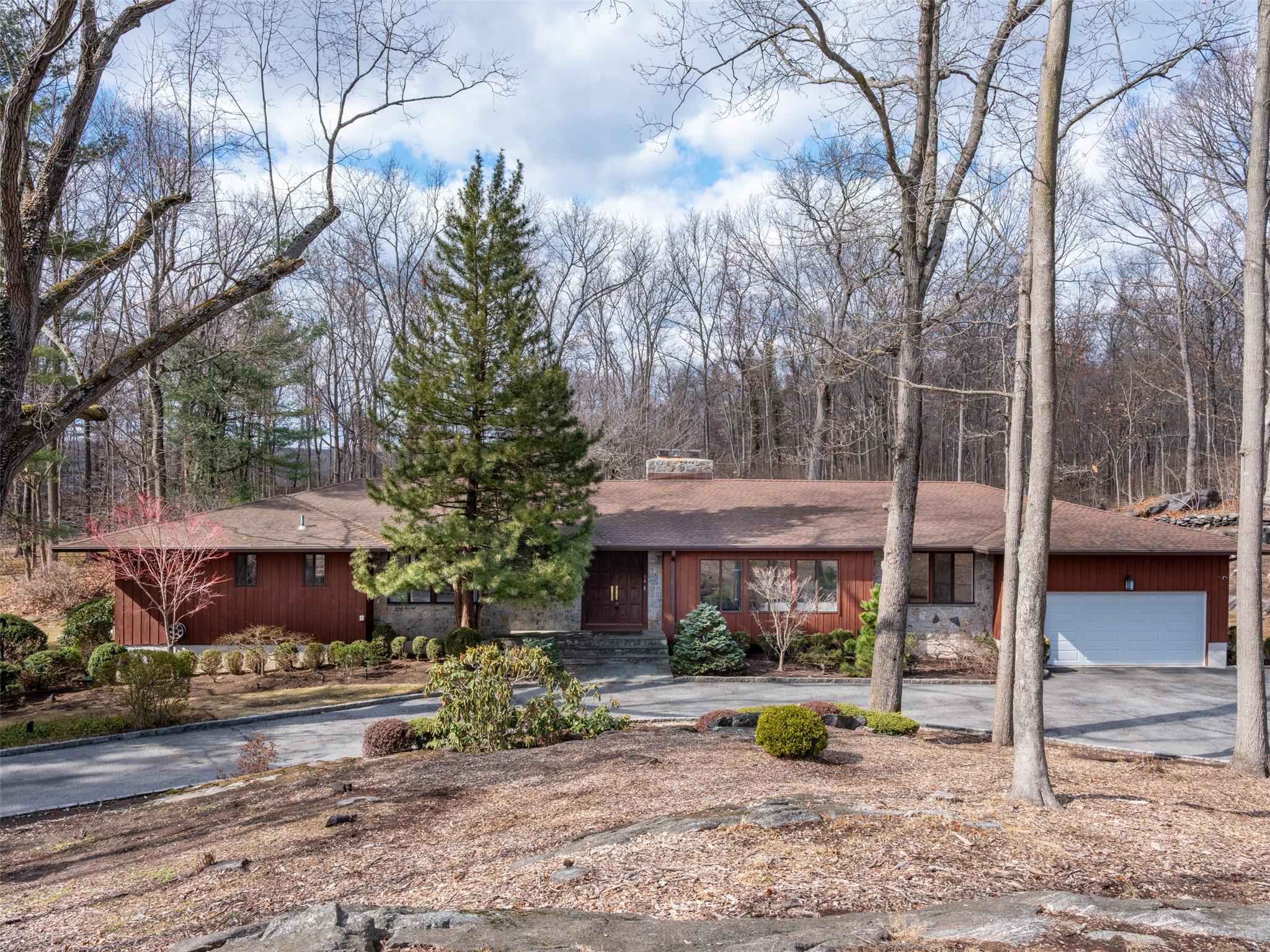 14 Glen Drive Property Photo 1