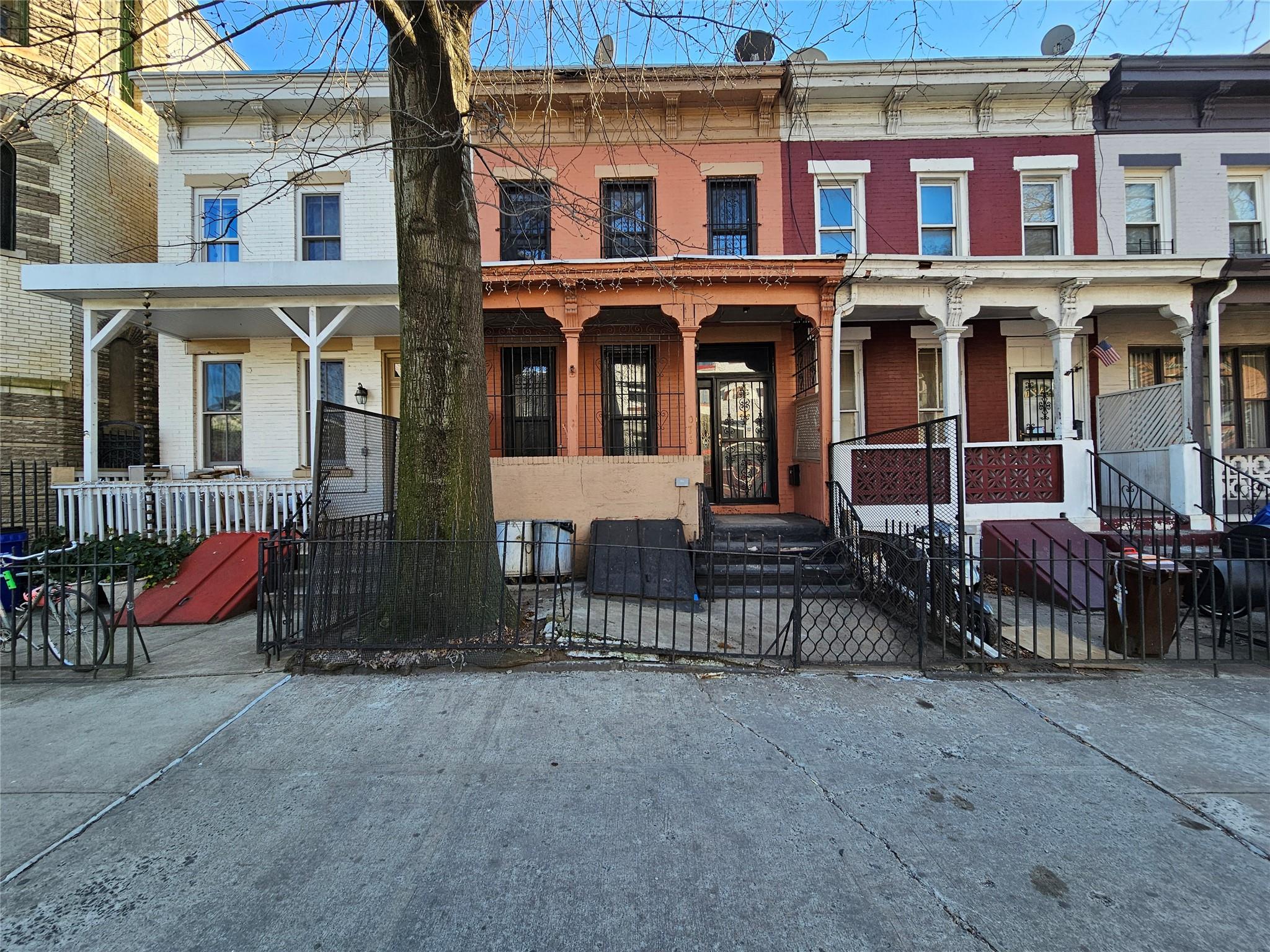 1076 Lafayette Avenue Property Photo