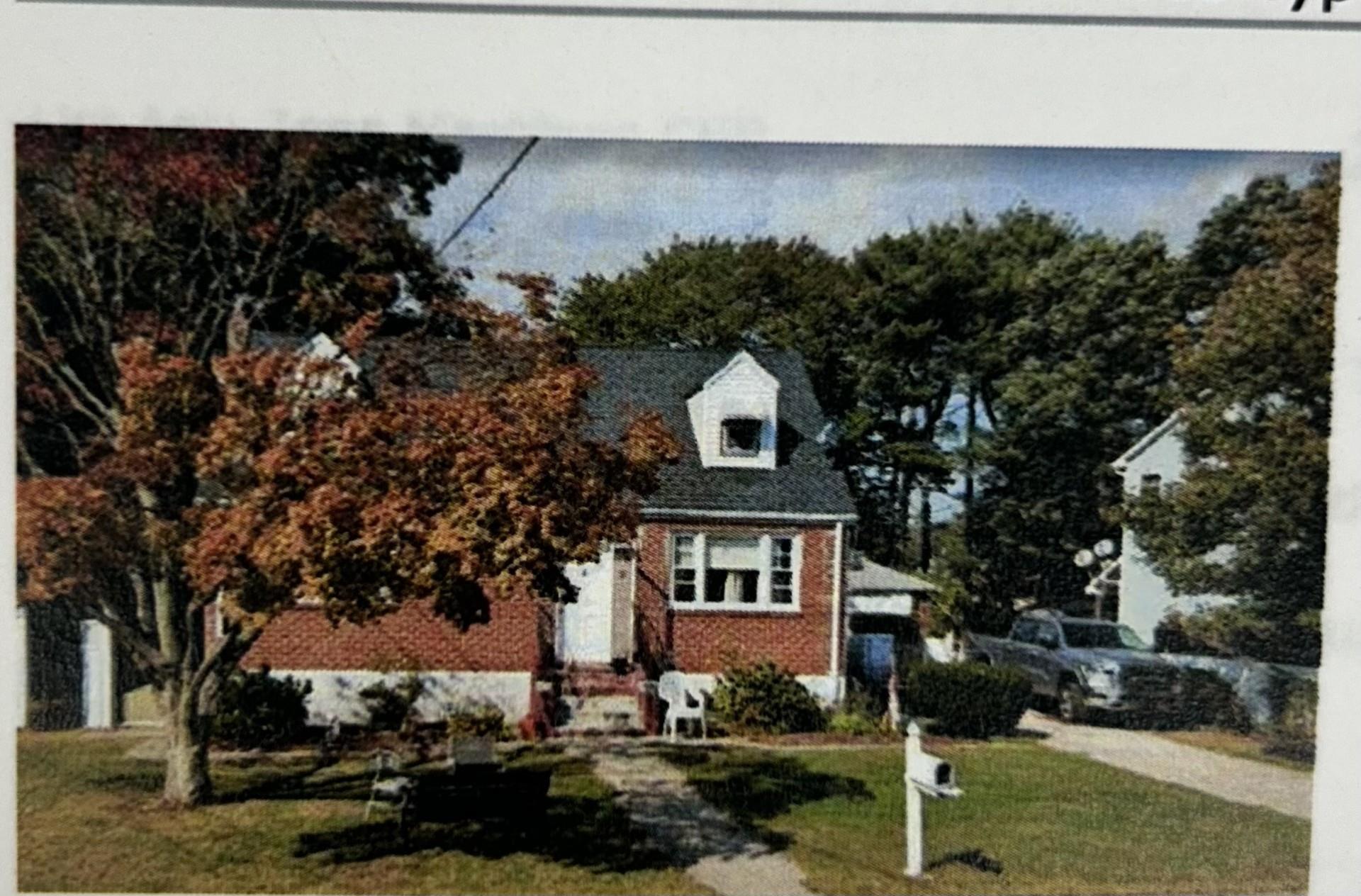117 Suffolk Avenue Property Photo 1