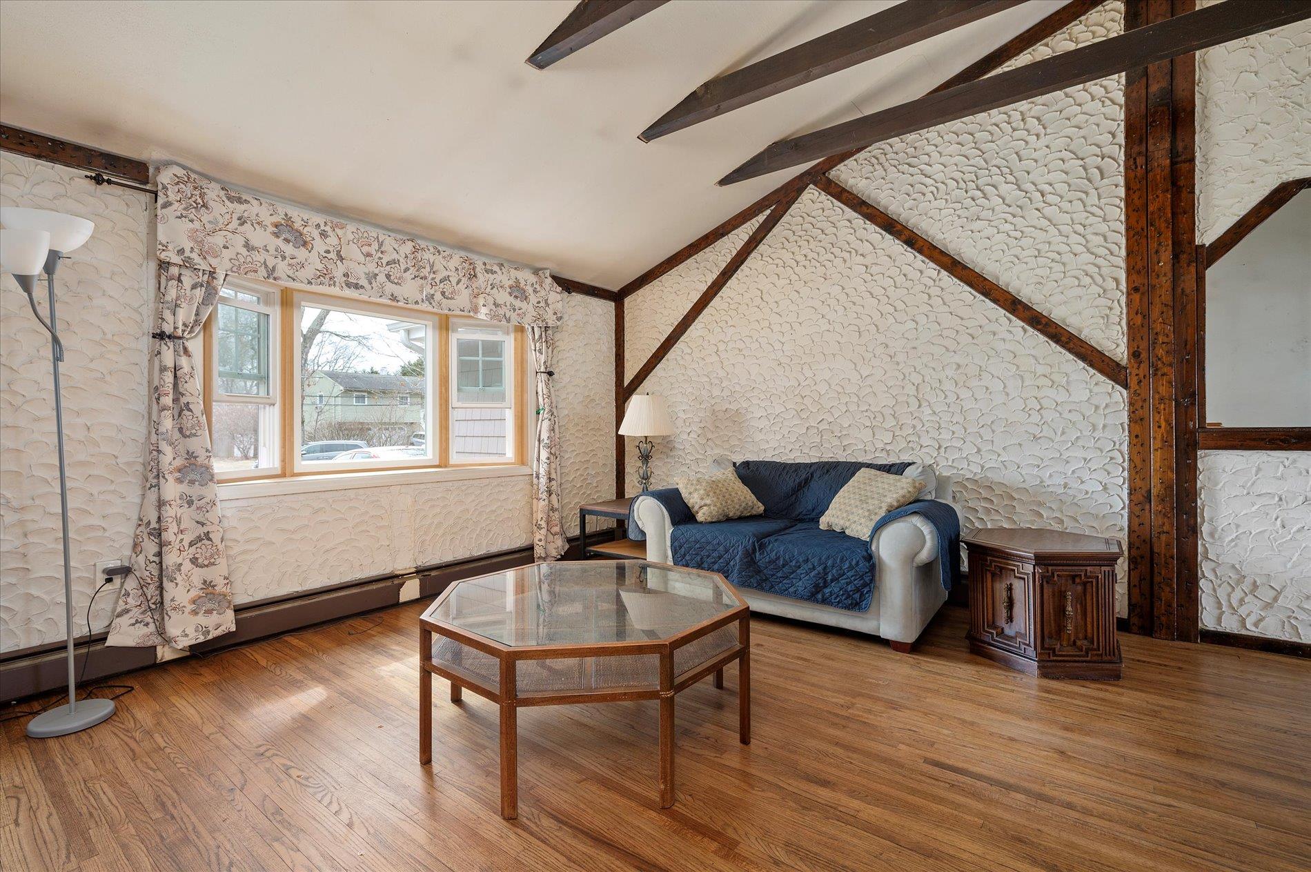 281 Easton Street Property Photo 4