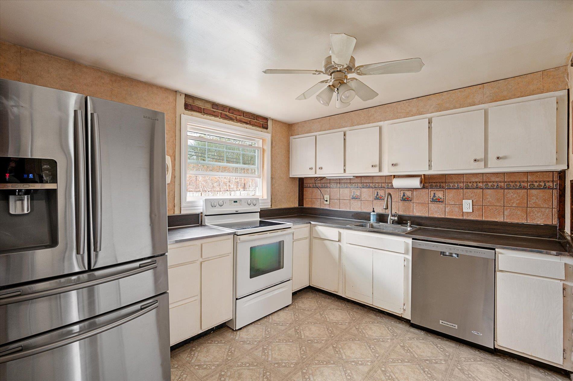 281 Easton Street Property Photo 8