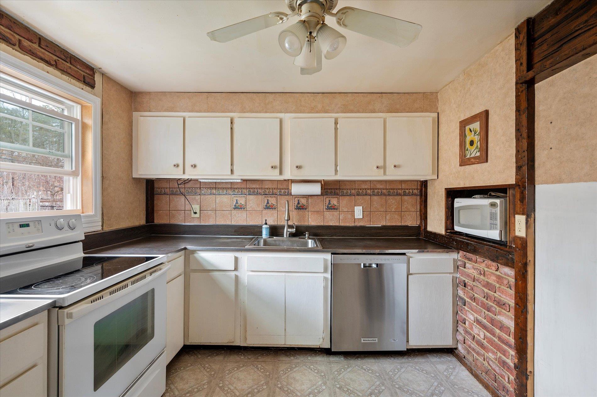 281 Easton Street Property Photo 9