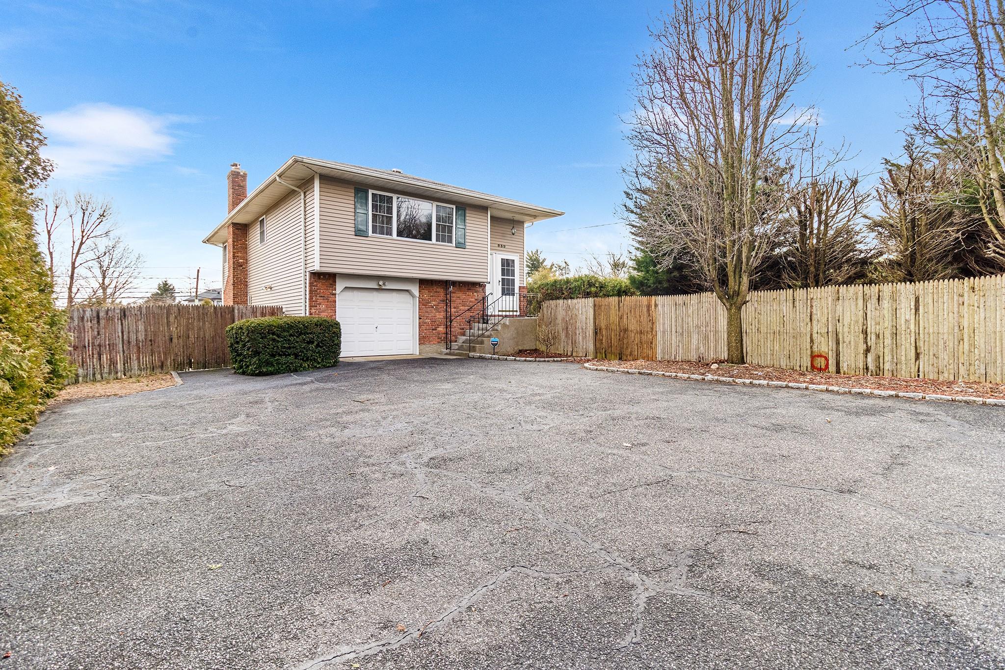 539 Elwood Road Property Photo 2