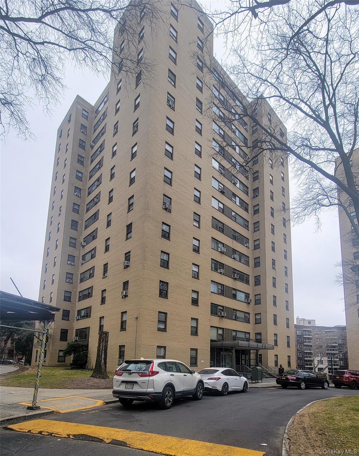 7 E Fordham Hill Oval 16c Property Photo 1