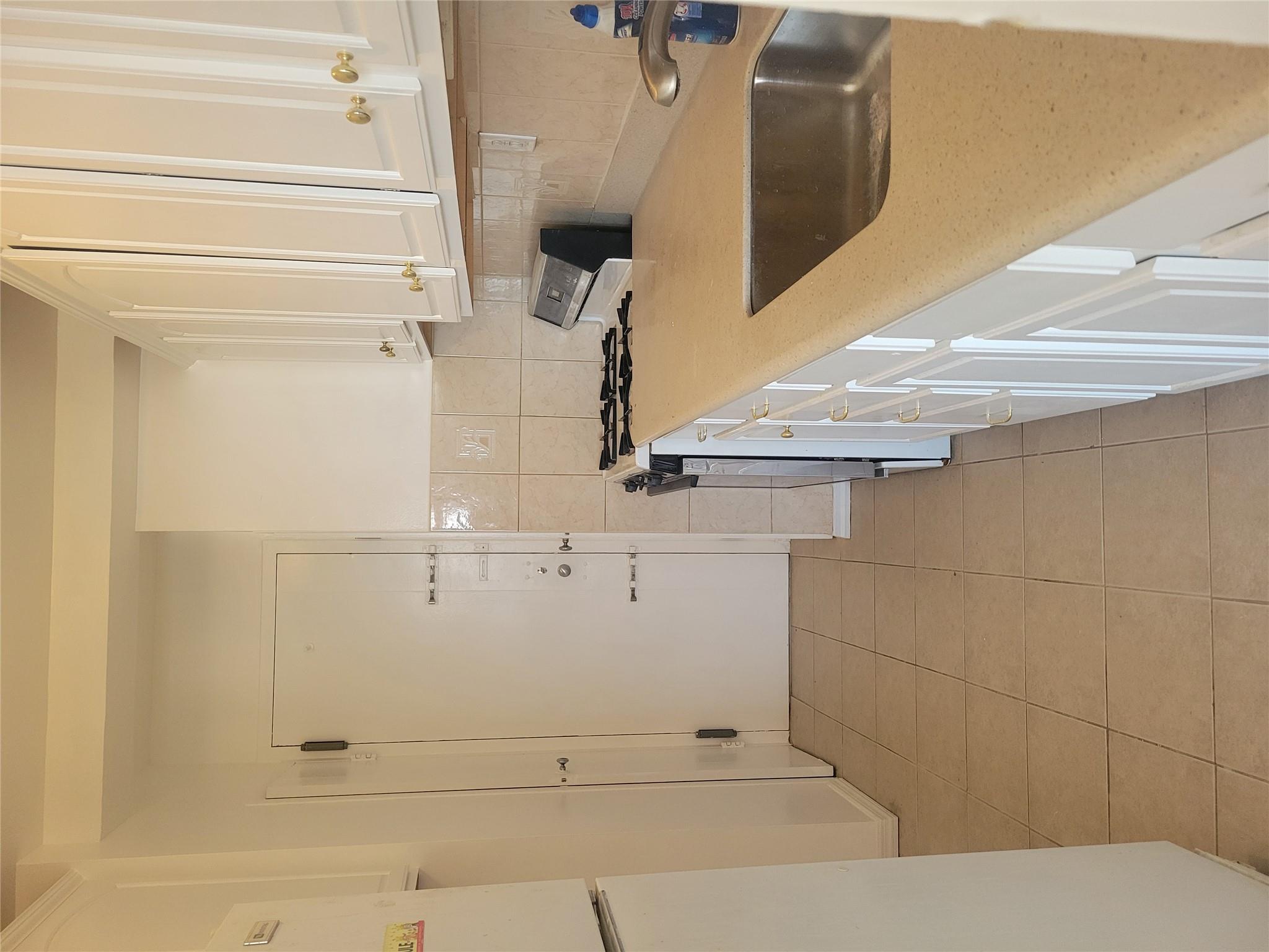 7 E Fordham Hill Oval 16c Property Photo 5