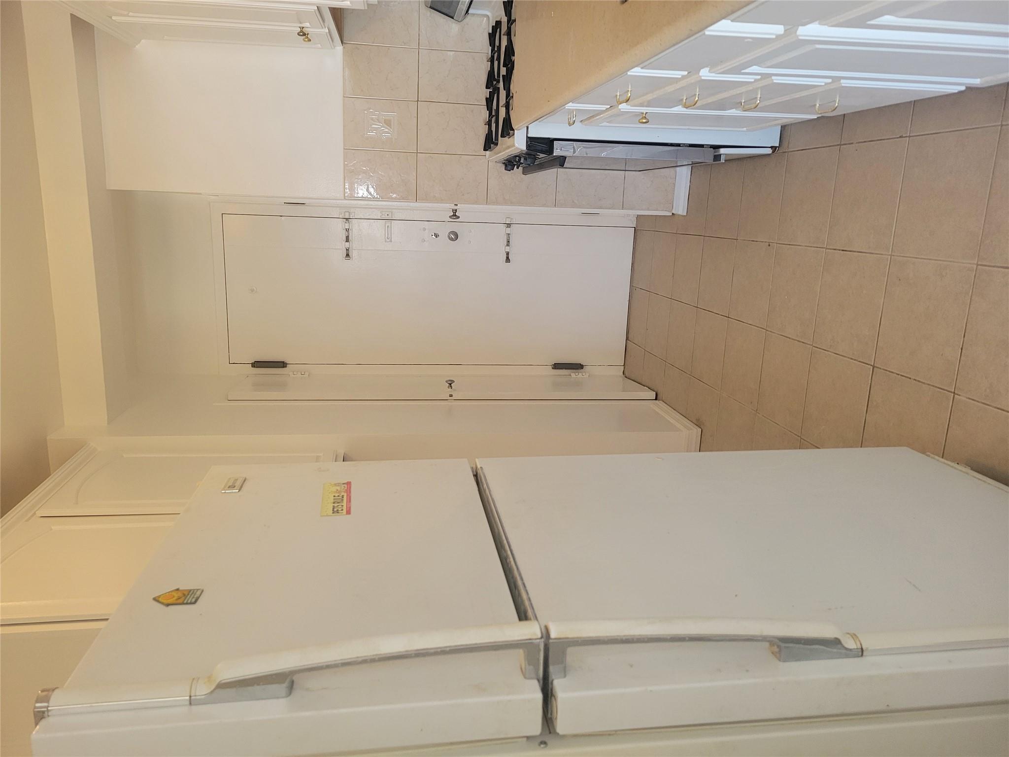 7 E Fordham Hill Oval 16c Property Photo 6