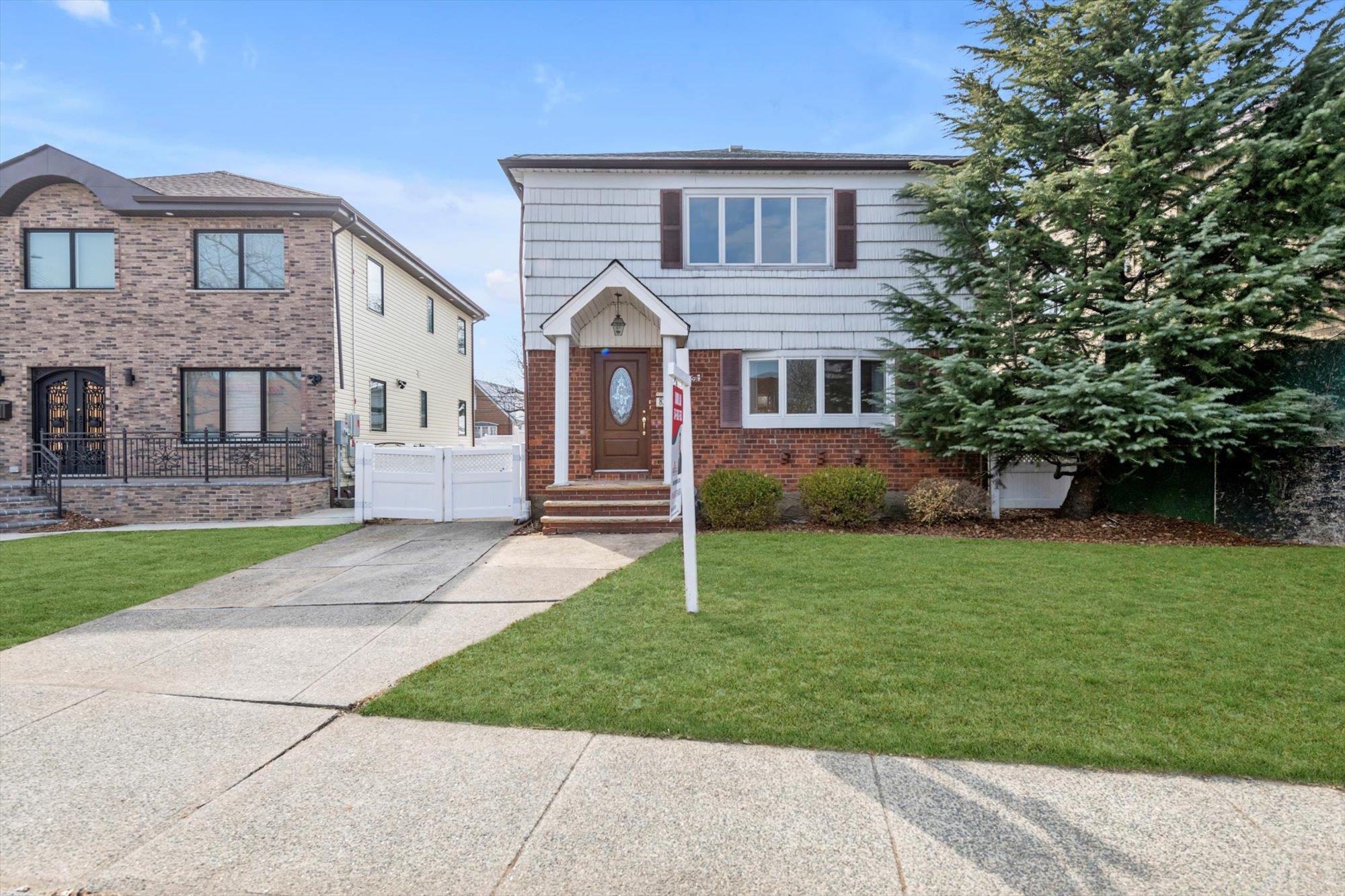 83-28 Langdale Street Property Photo