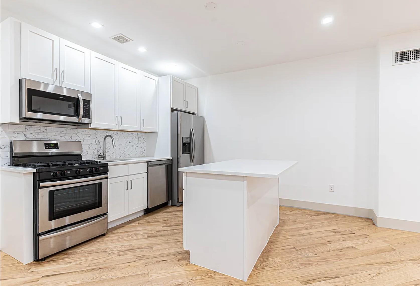 282 E 38th Street Property Photo