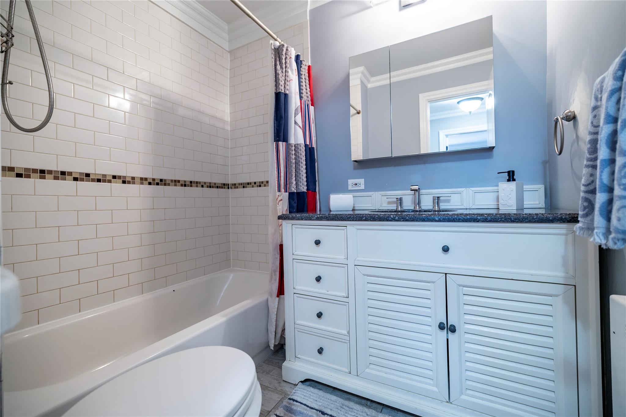 242 W Waukena Avenue Property Photo 18