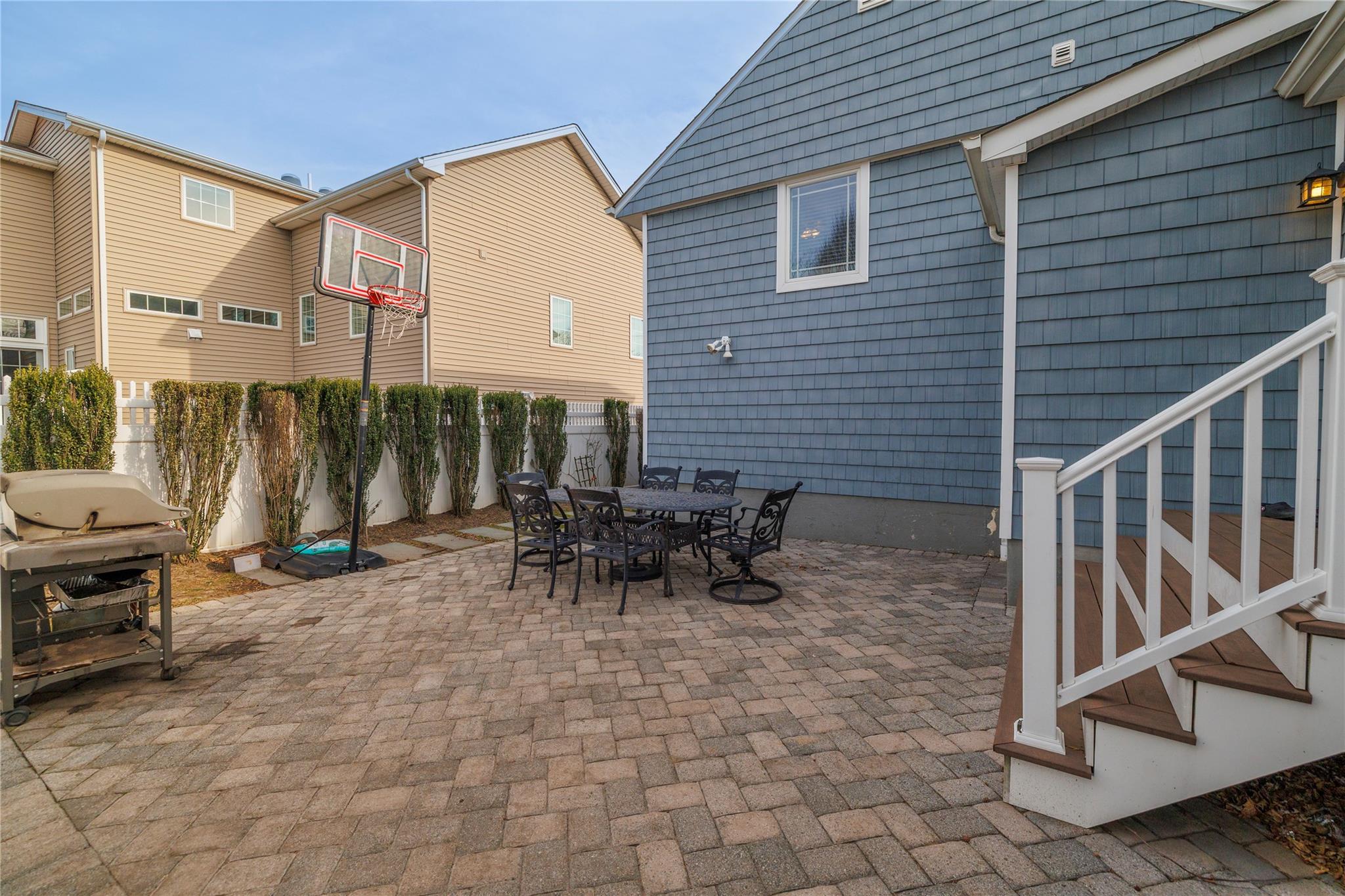 242 W Waukena Avenue Property Photo 25