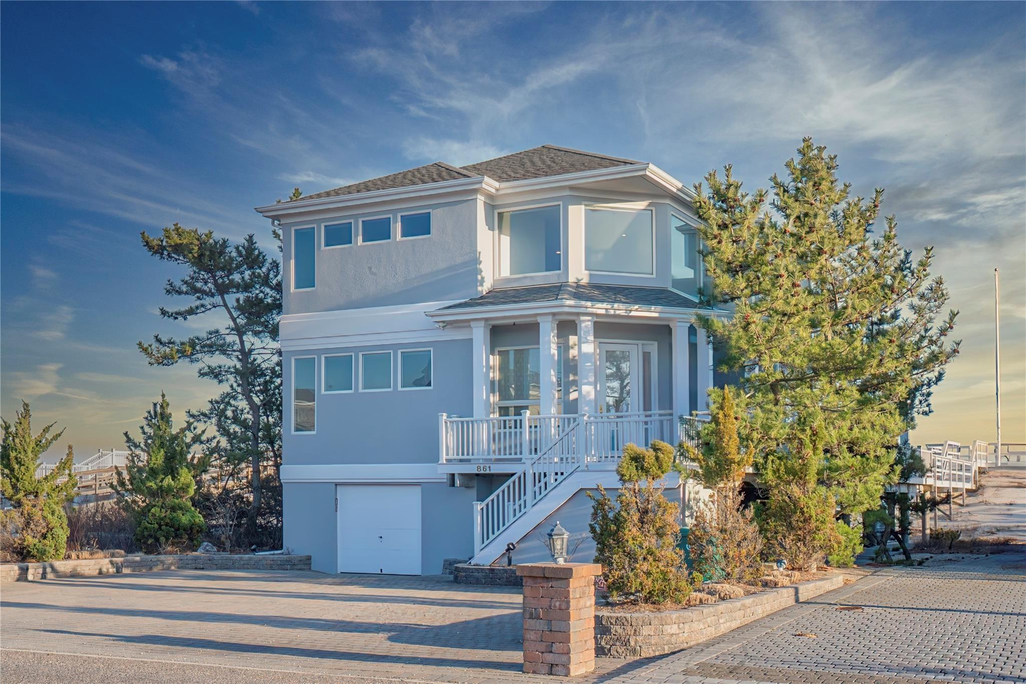861 Dune Road Property Photo 1