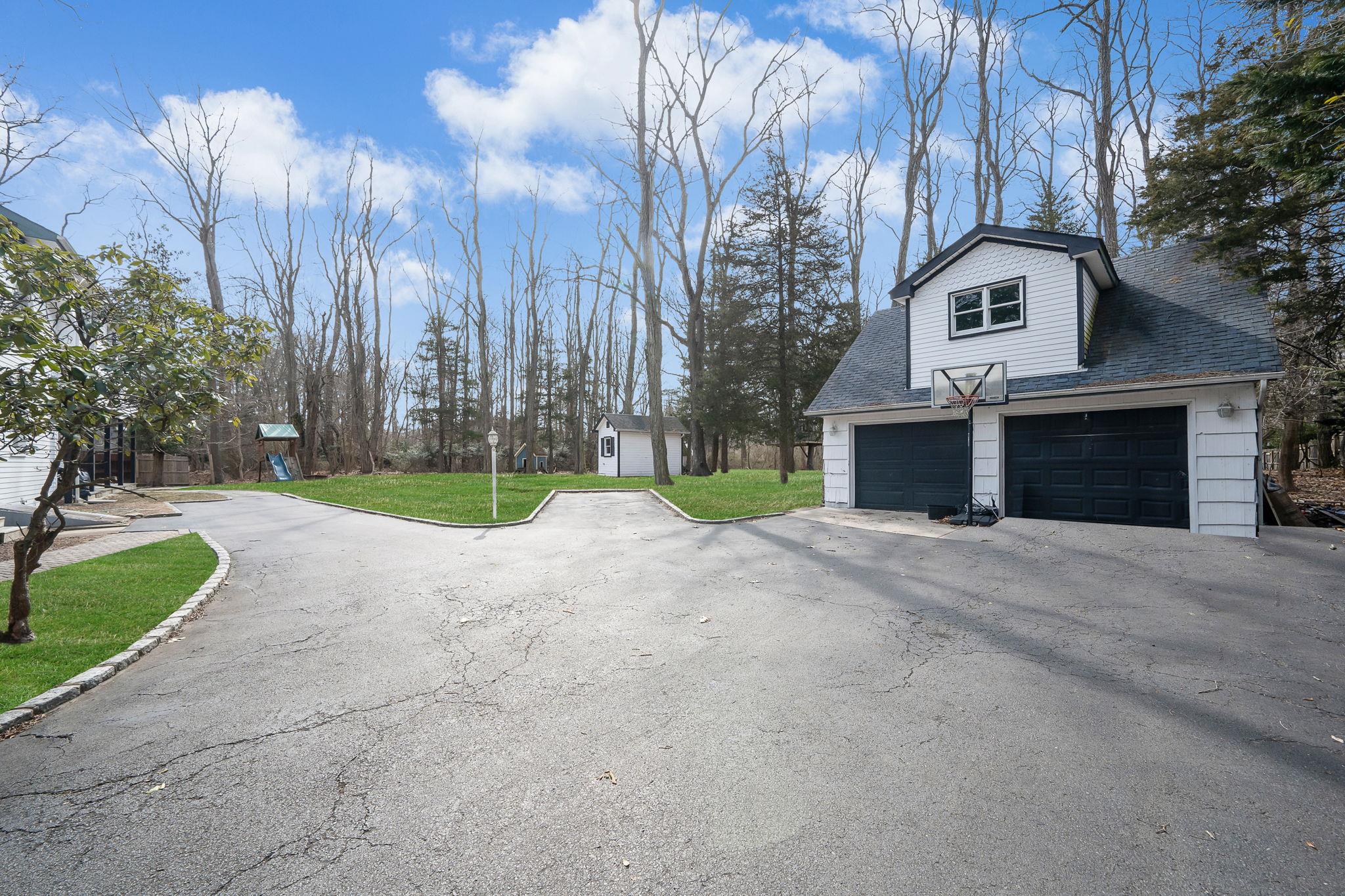 12 Lakeside Drive Property Photo 5