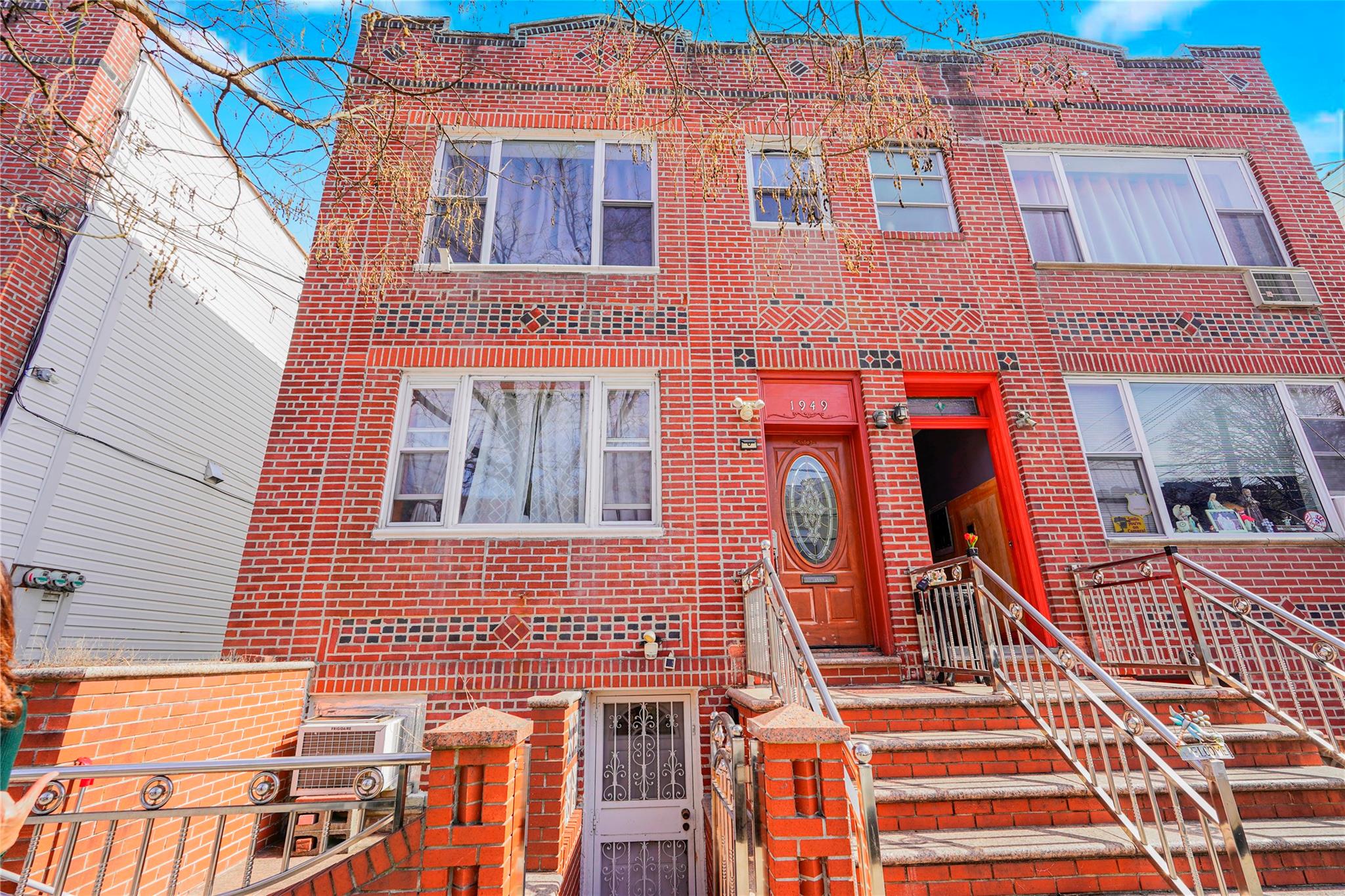 1949 W 11 Street Property Photo