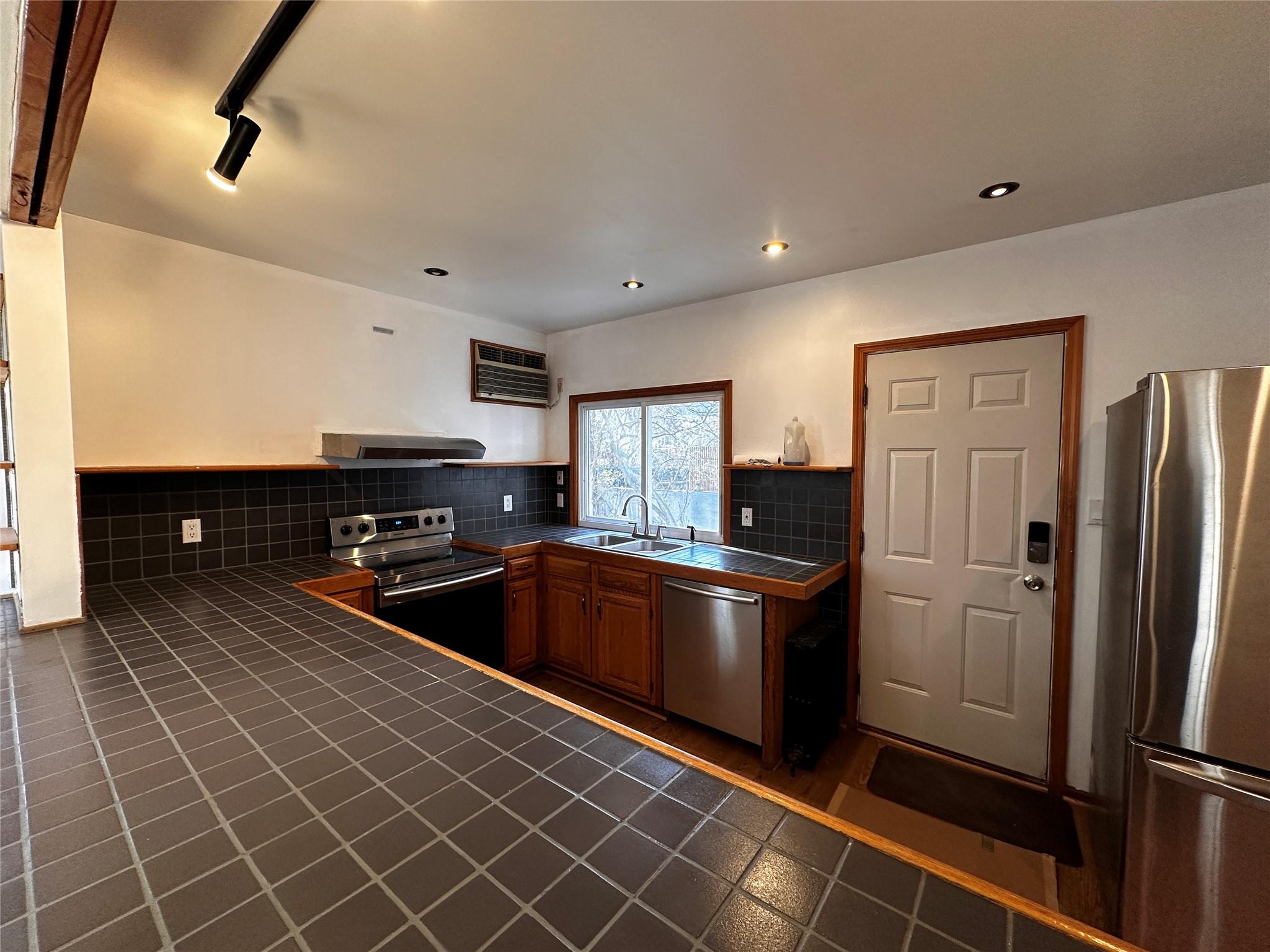 23 Kemble Avenue Property Photo 6
